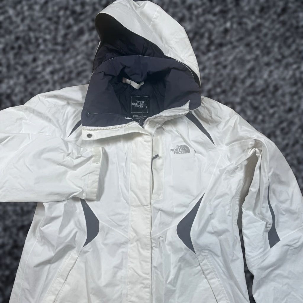 The North Face VINTAGE North Face Hooded Jacket Windbreaker Triclimate White Womens Medium Size M / US 6-8 / IT 42-44 - 1 Thumbnail