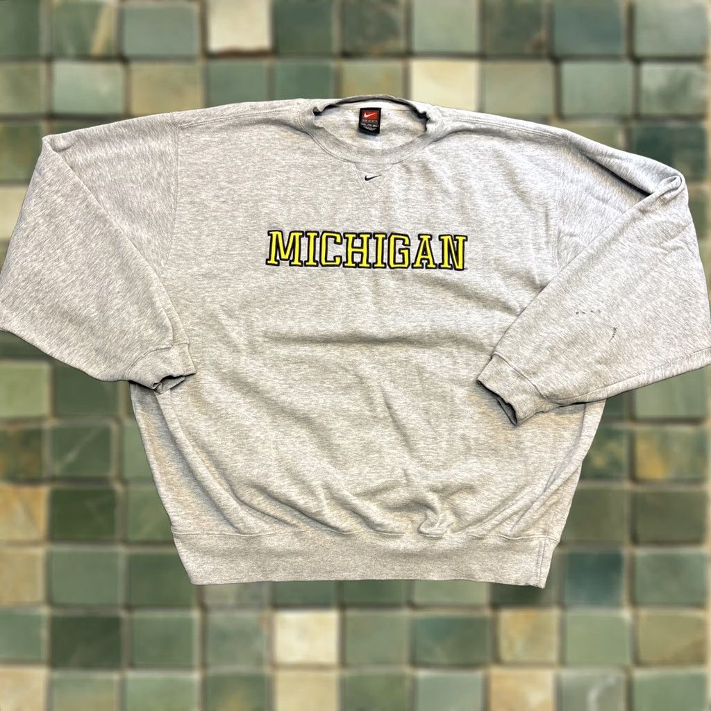Nike VINTAGE Nike Team Center Swoosh Michigan Football Crewneck Sweatshirt 2XL Gray Mens Sweatshirt Size US XXL / EU 58 / 5 - 1 Thumbnail