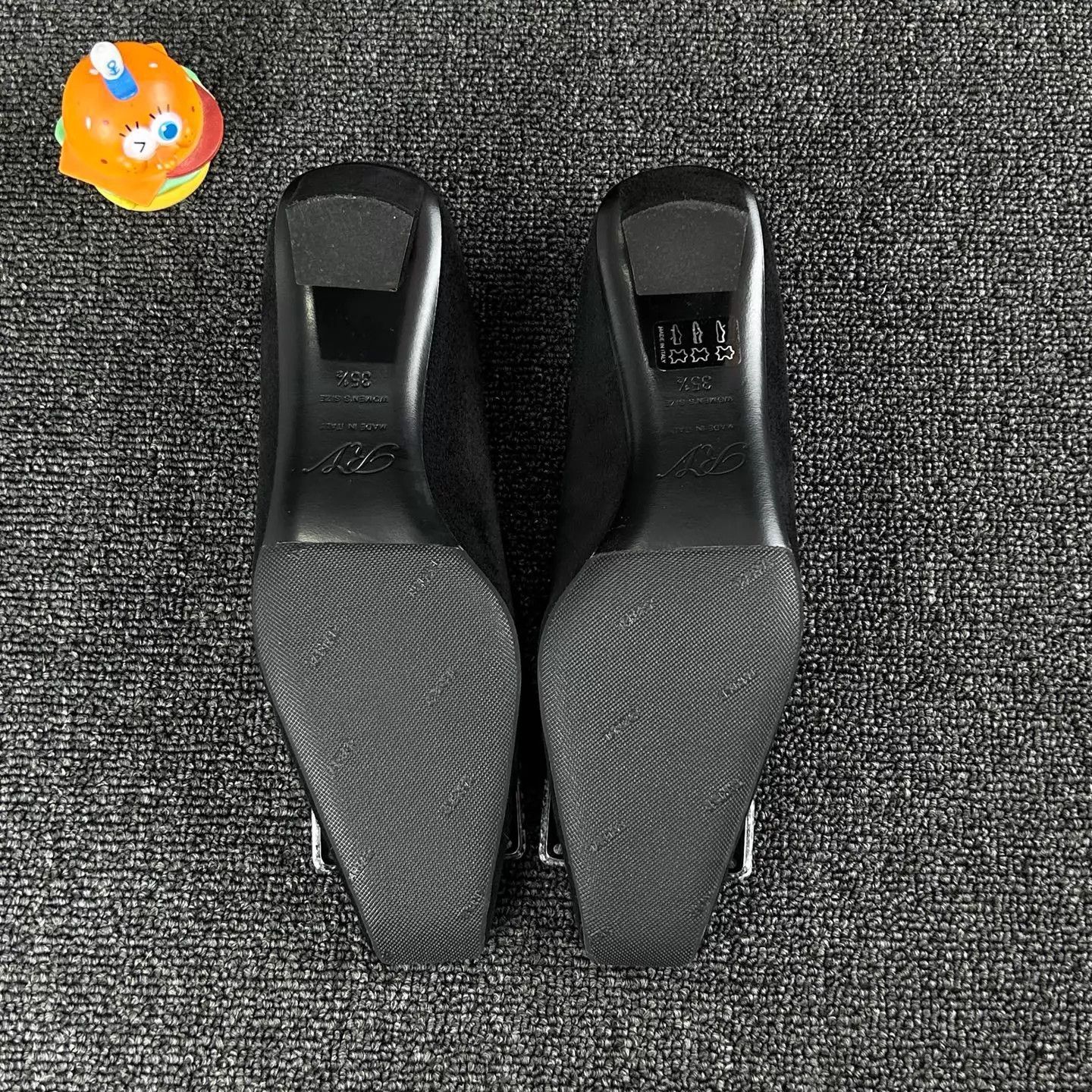 Roger Vivier Roger Vivier Black Buckle Flat 35.5 HB6841 Size US 5 / IT 35 - 6 Thumbnail