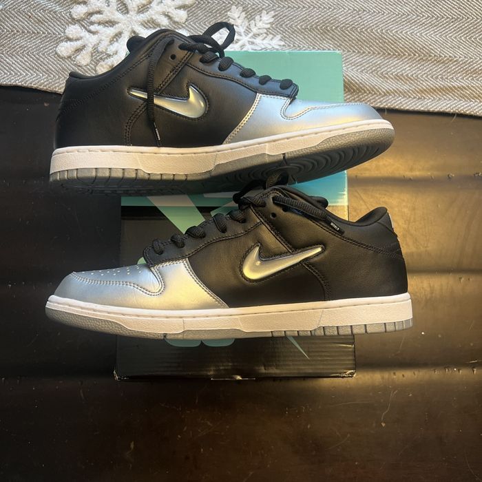 sb dunk low supreme jewel swoosh silver