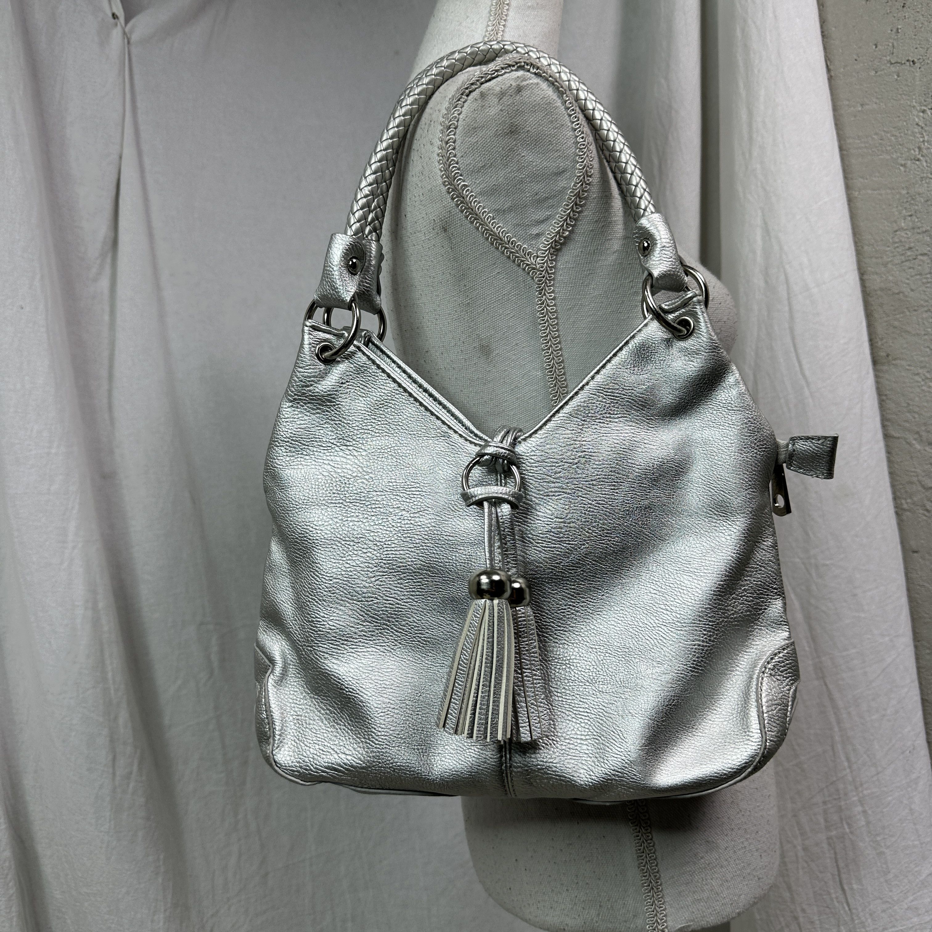 Vintage Vintage Avant Garde Hobo Silver Chrome Bag 00s Size ONE SIZE - 1 Thumbnail