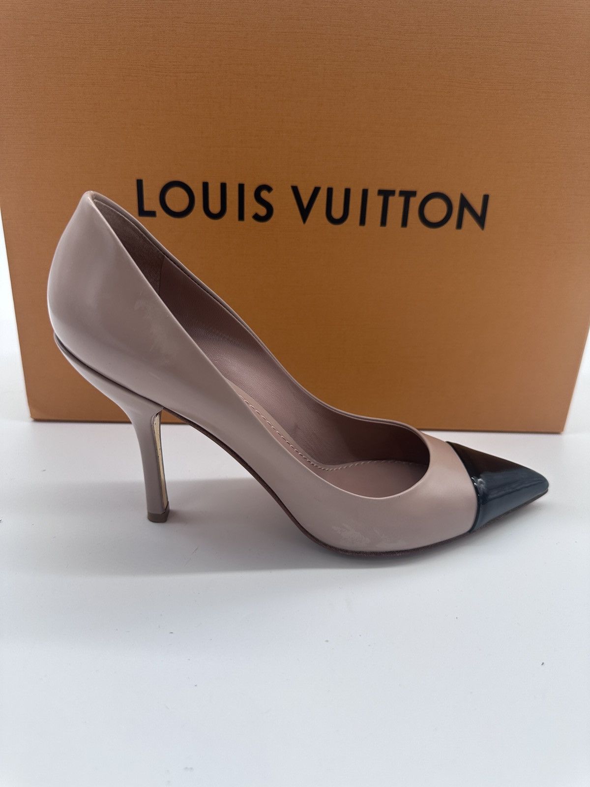 Louis Vuitton Louis Vuitton Patent Leather Heels 38 LV 8 USA w dustbag Size US 8 / IT 38 - 1 Thumbnail
