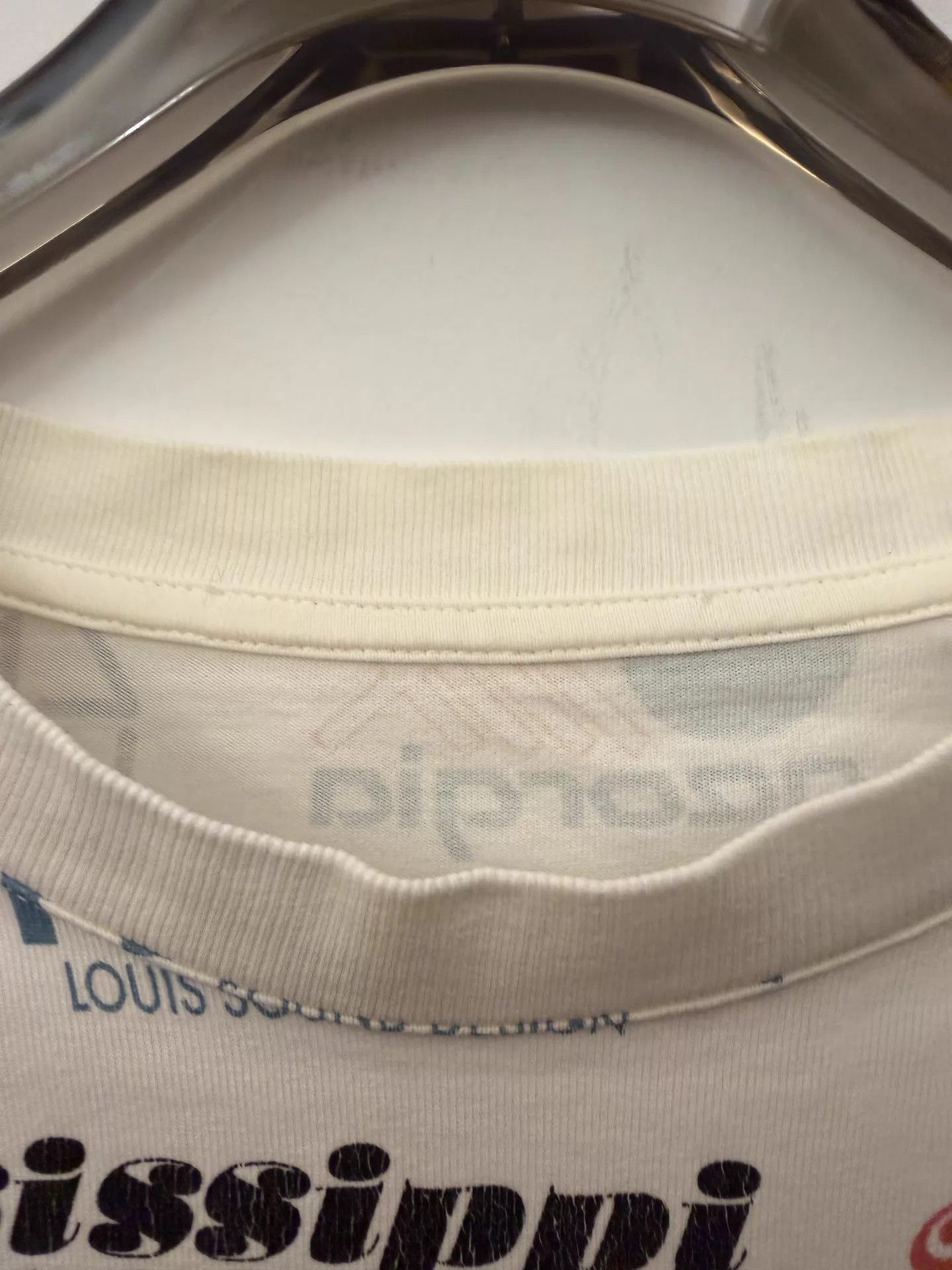 Louis Vuitton LV White MultiLogo Letter Allover Print SS Tee L Size US L / EU 52-54 / 3 - 3 Thumbnail