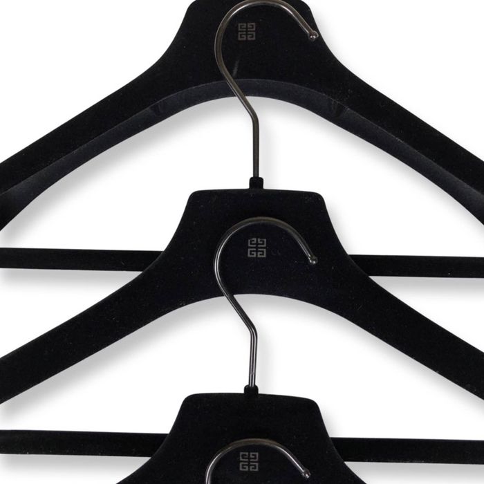 19 Black Plastic Concave Wide Shoulder Hanger