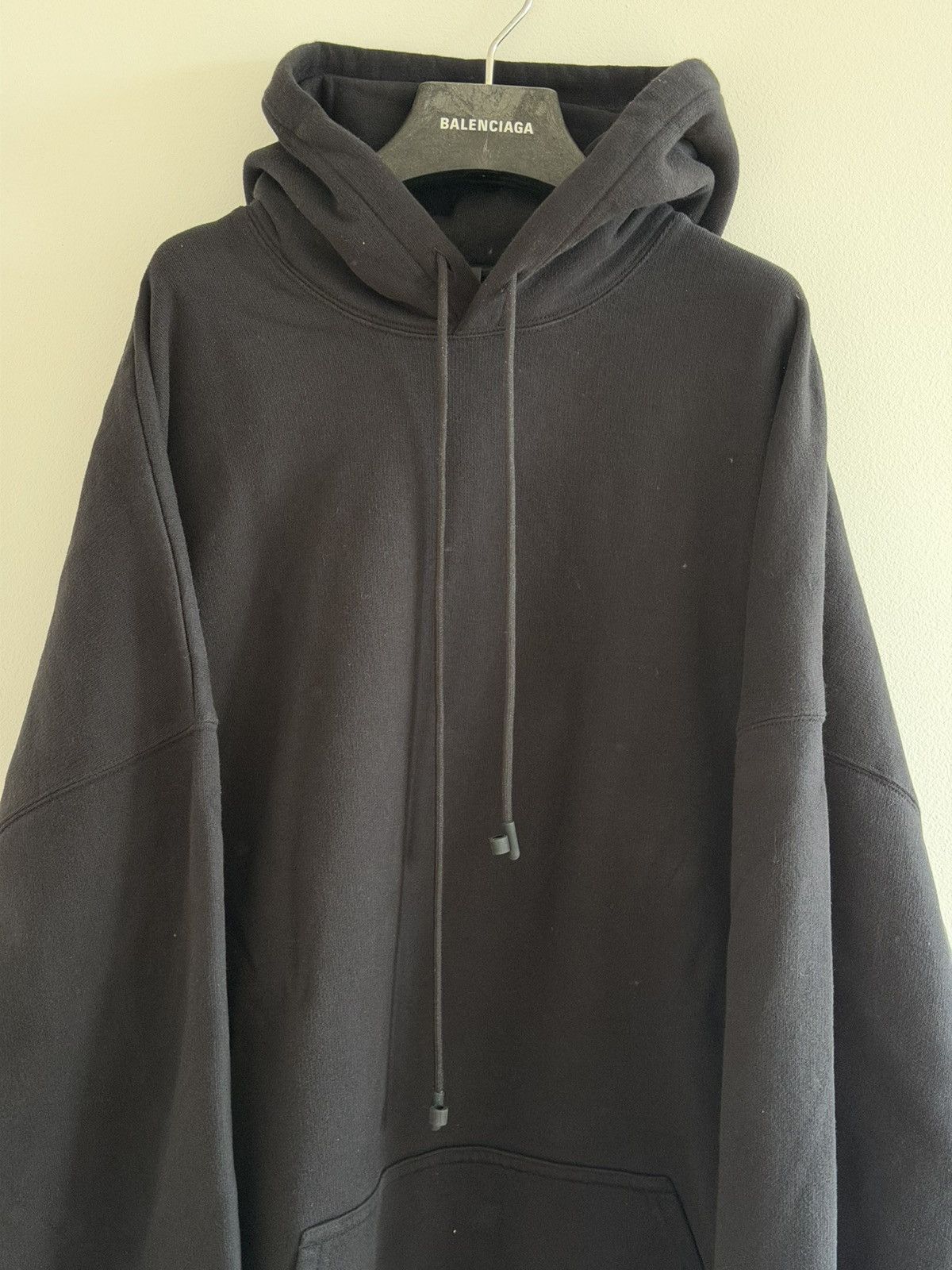 Balenciaga BALENCIAGA DEMNA OVERSIZED BLACK HOODIE Size US XS / EU 42 / 0 - 2 Thumbnail