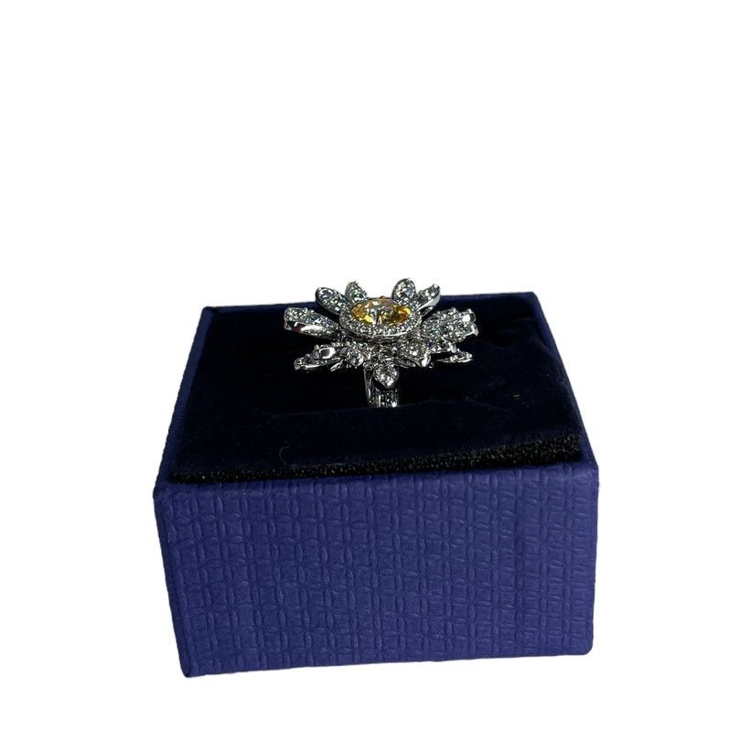 Swarovski Swarovski Eternal Flower ring Flower Eur 58 / USA 8 Size ONE SIZE - 7 Thumbnail