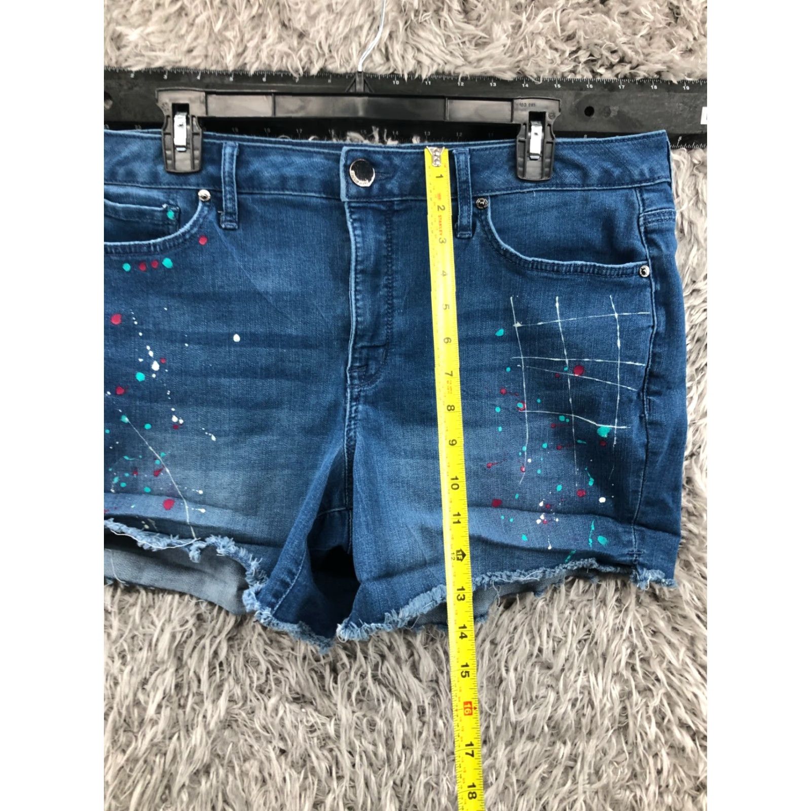 Vintage Seven7 Cut-Off Shorts Womens Size 14 Mid Rise Medium Wash Blue Paint Splatter Denim Shorts Casual 14 Womens Boys Girls? Size 36" / US 14 / IT 50 - 3 Thumbnail
