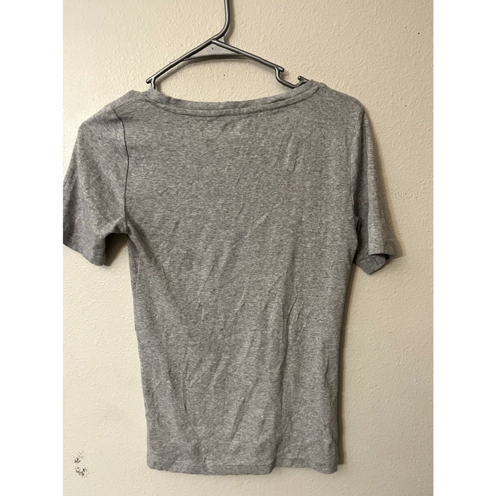 Gap GAP Modern T-Shirt XS Women Gray Solid V-Neck Shirt XS Women Gray Solid V-Neck GAP Modern T-Shirt Women XS Gray Solid V-Neck Size XS / US 0-2 / IT 36-38 - 2 Thumbnail