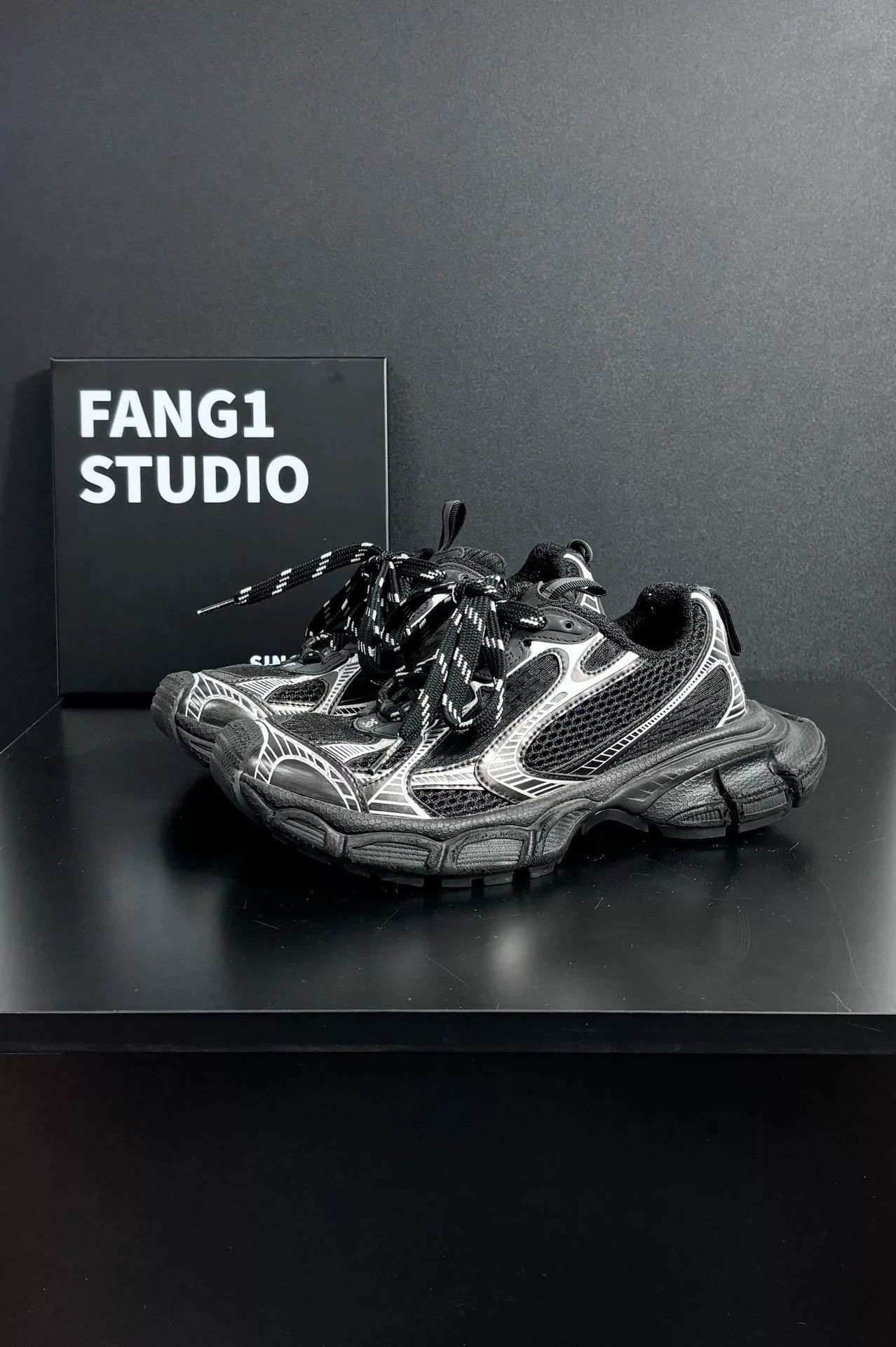 Balenciaga Balenciaga Distressed Silver Lowtop Sneakers us_6 Women Size US 6 / IT 36 - 1 Thumbnail