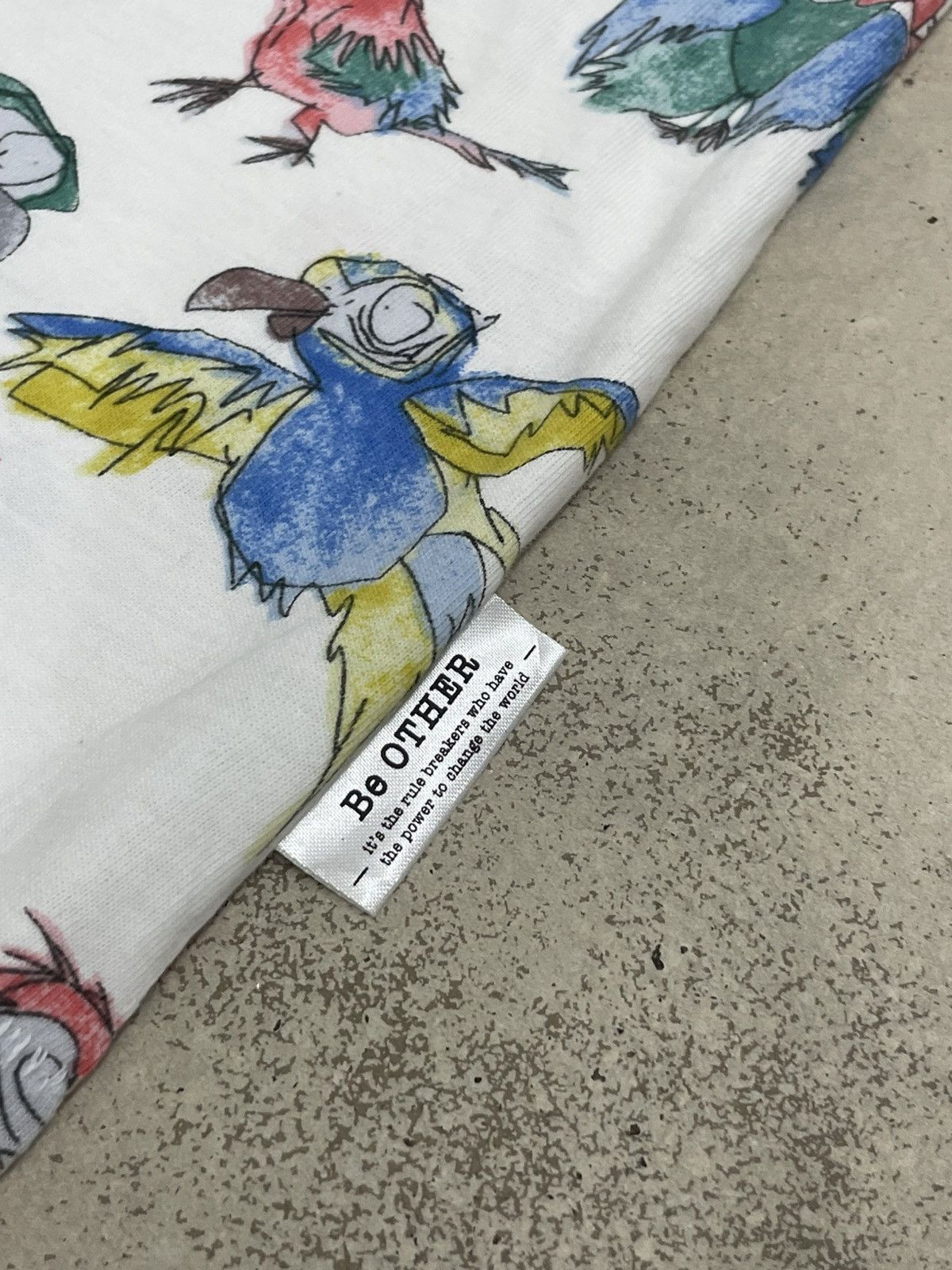 Icecream × Pharrell × Uniqlo I AM Other Pharrel Parrot Uniqlo Collaboration Limited Tee Size US XL / EU 56 / 4 - 6 Thumbnail