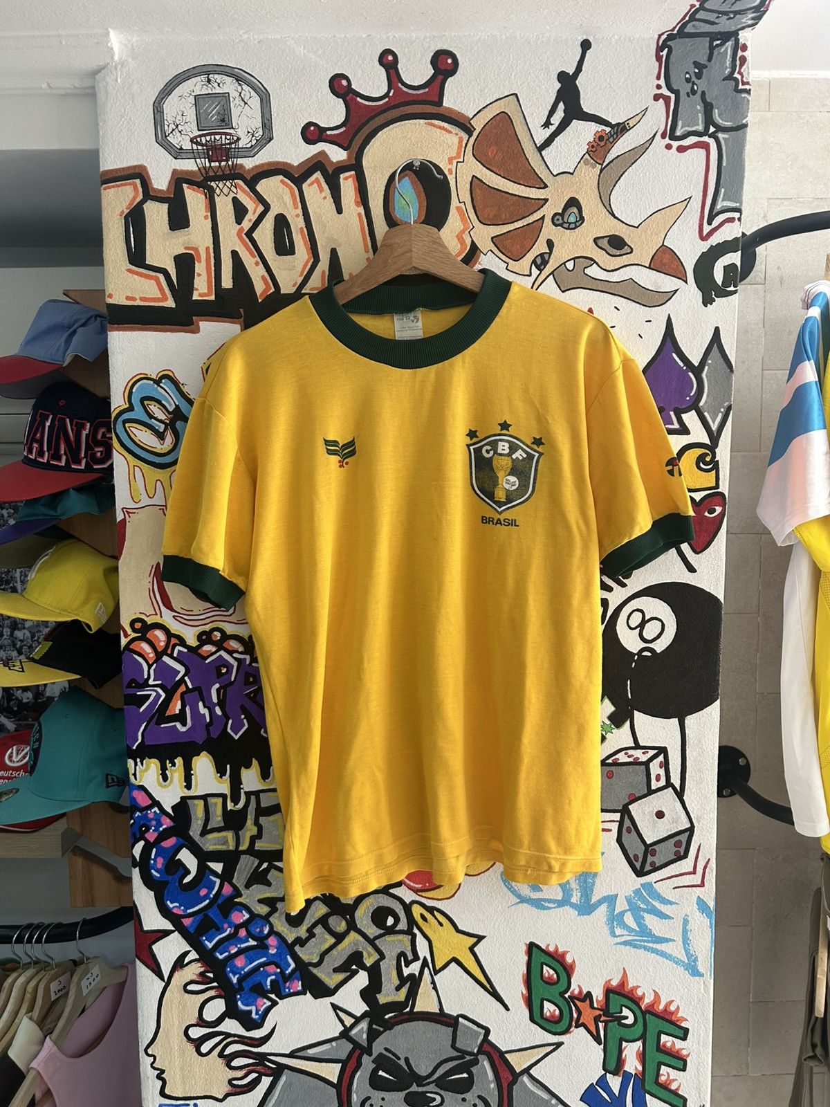 Vintage 1981/82 Brazil Home Kit Size US M / EU 48-50 / 2 - 1 Thumbnail