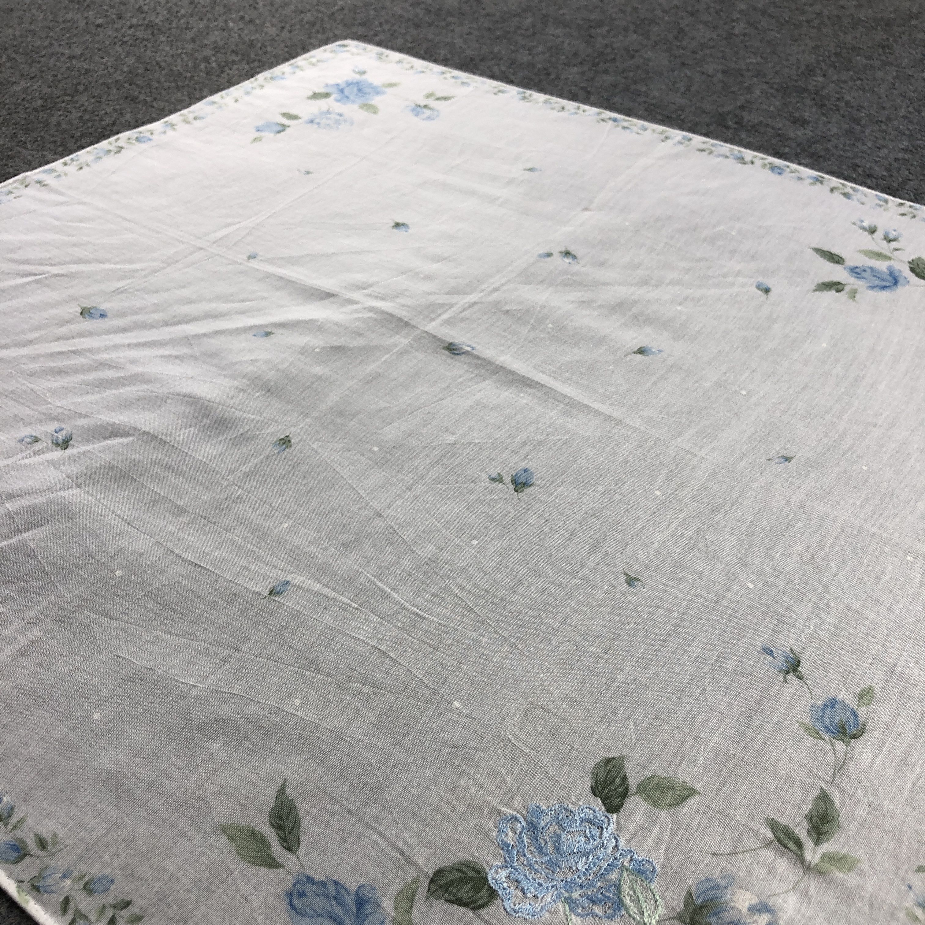 Vintage ValenTINO GarAVANI Handkerchief Neckerchief Bandana H2651 Size ONE SIZE - 3 Thumbnail