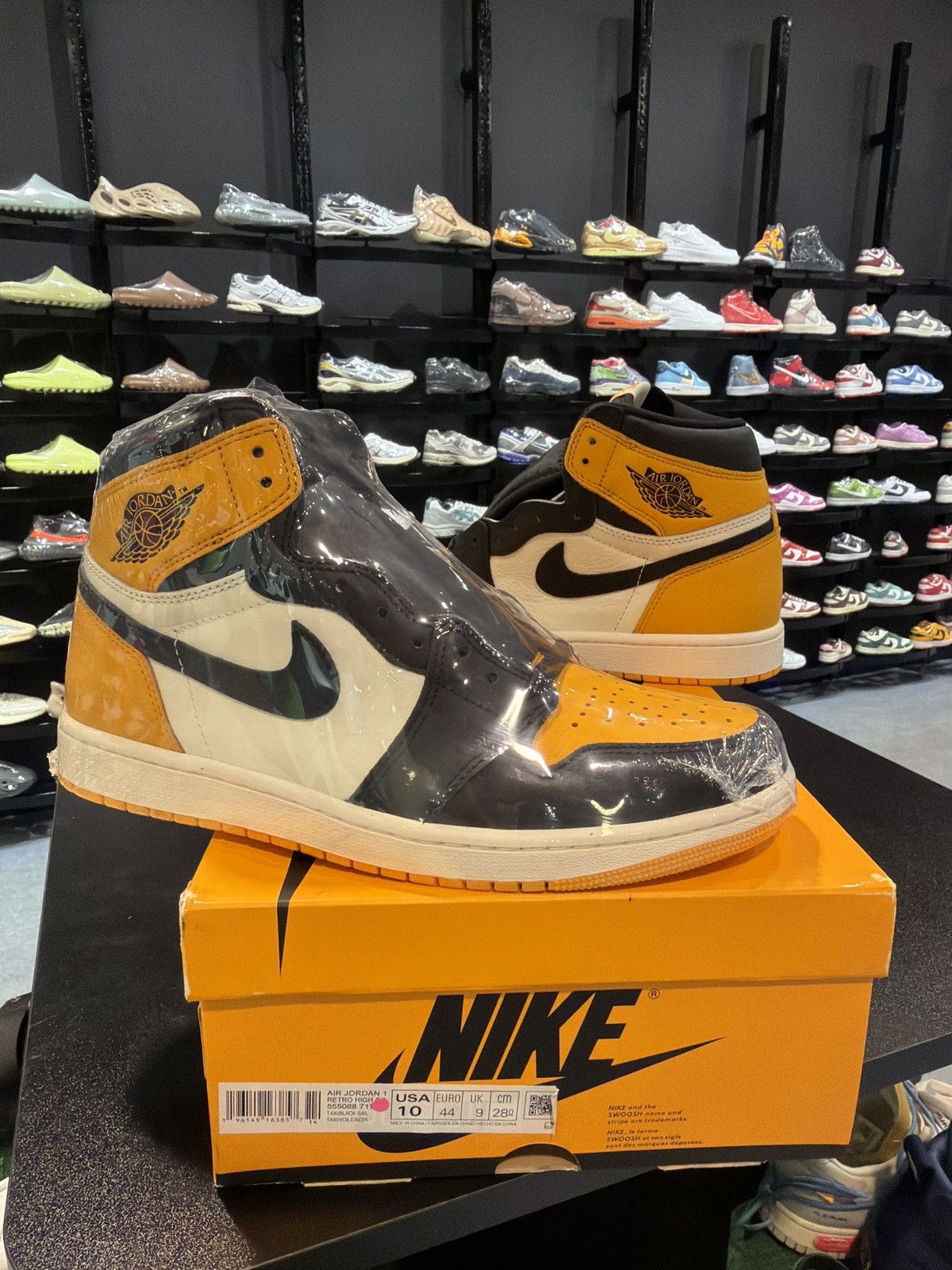 Jordan Brand Jordan 1 High Taxi Size-10 Brand New Quick Ship Size US 10 / EU 43 - 1 Thumbnail