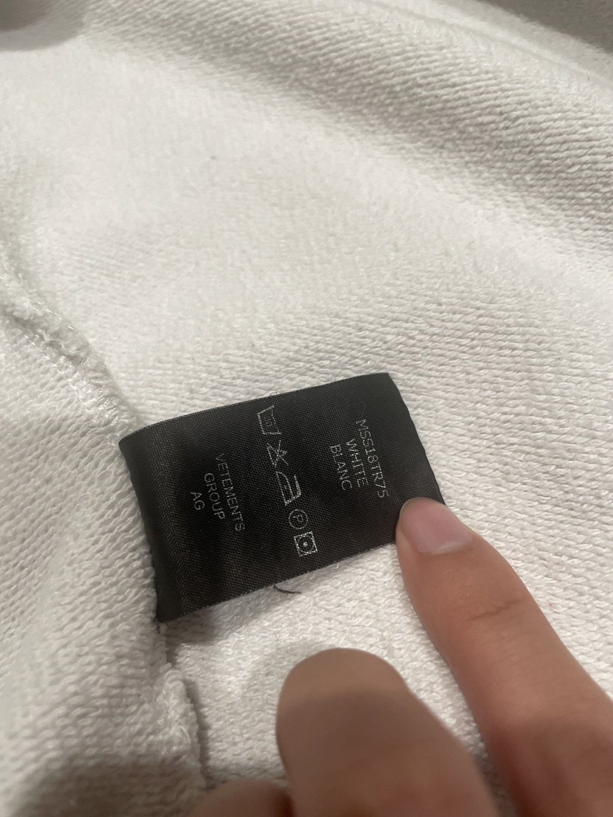 Vetements Vetements White 2018 Calendar Size US L / EU 52-54 / 3 - 10 Thumbnail