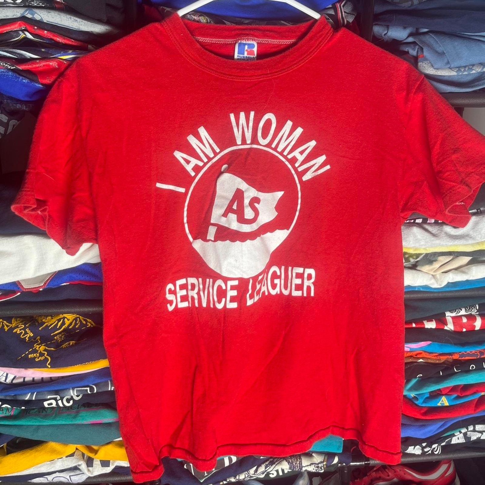 Russell Athletic 1980s "I am a woman service league" red and white t-shirt Size M / US 6-8 / IT 42-44 - 1 Thumbnail