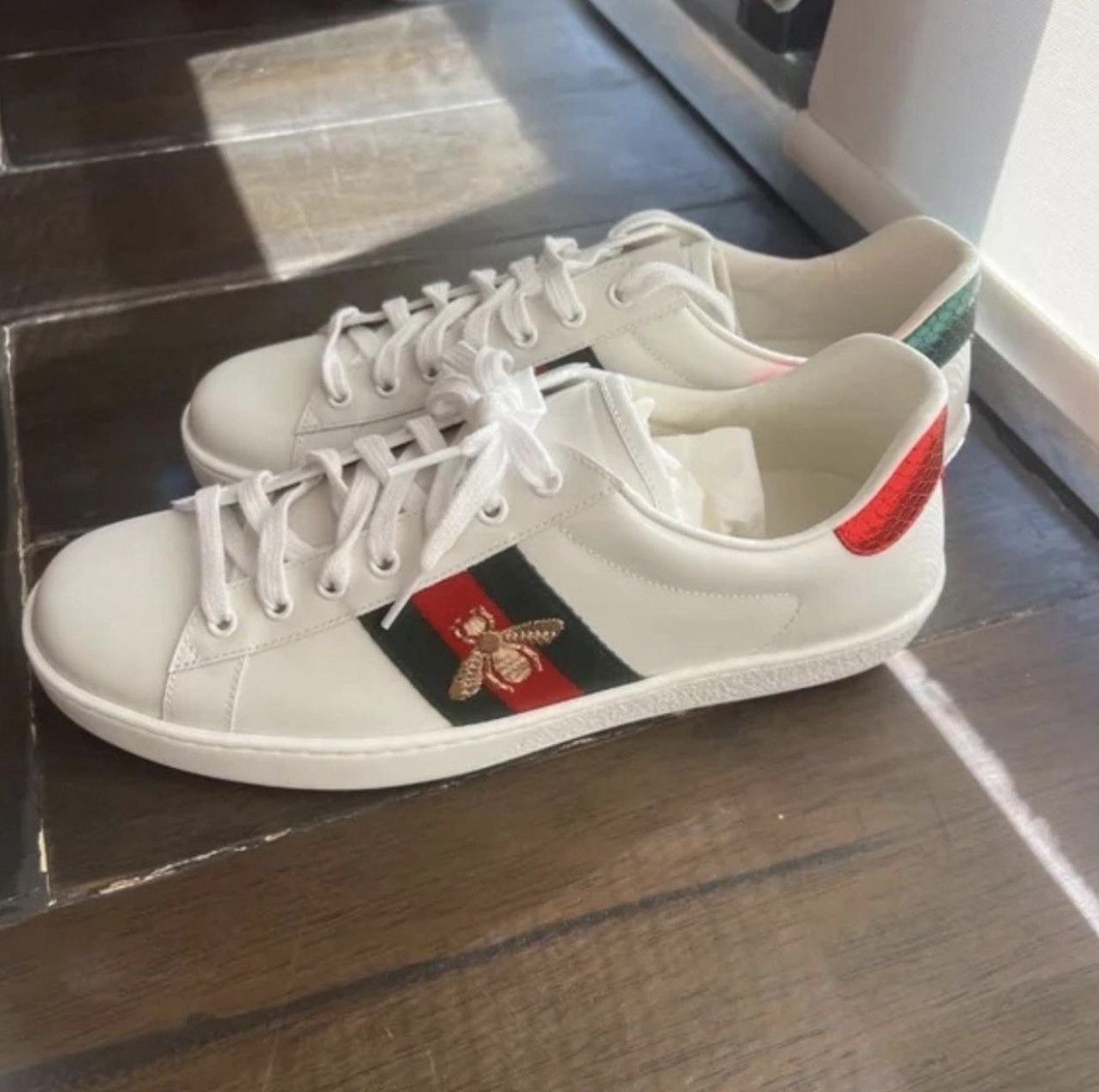 Gucci Gucci white bee sneakers Size US 10 / EU 43 - 2 Thumbnail