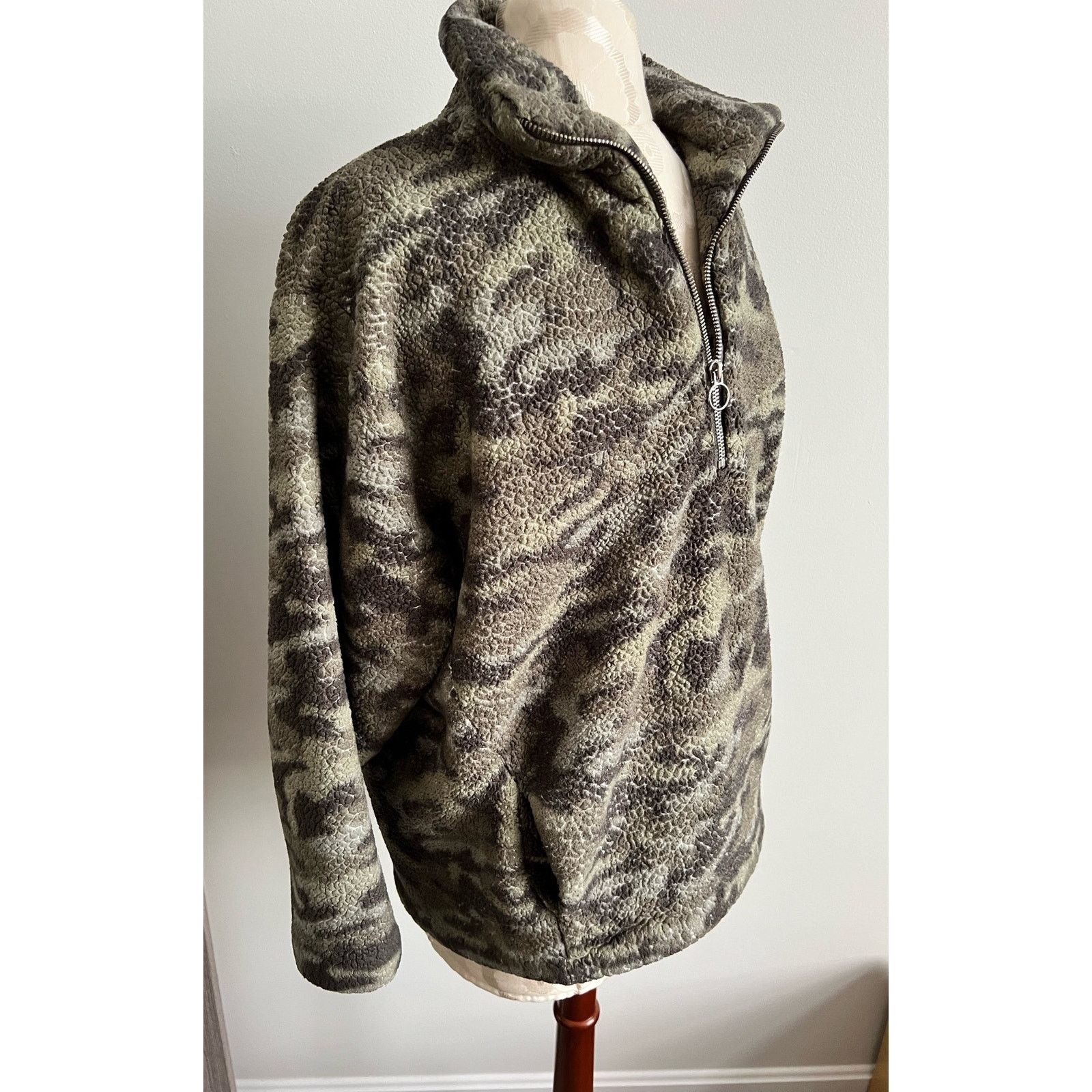 Express Express Oversized Camouflage 1/2 Zip FauxFur Pullover Small Size S / US 4 / IT 40 - 2 Thumbnail