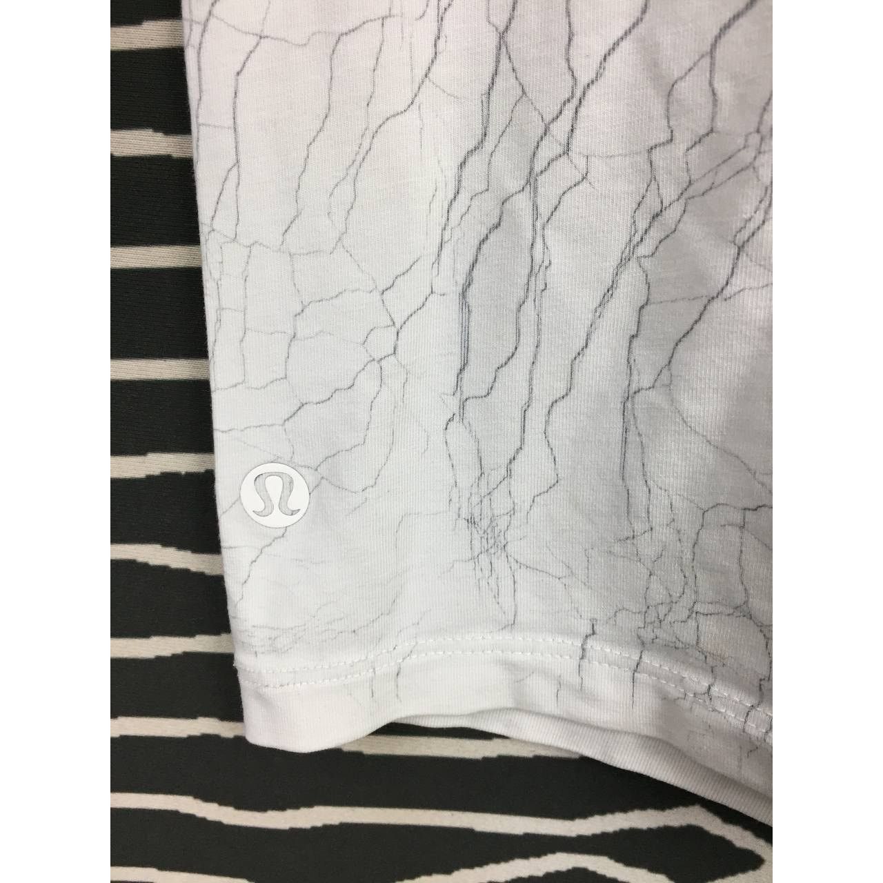 Lululemon Lululemon All Yours Vitasea Print Thread Dye Tee Size M / US 6-8 / IT 42-44 - 9 Thumbnail
