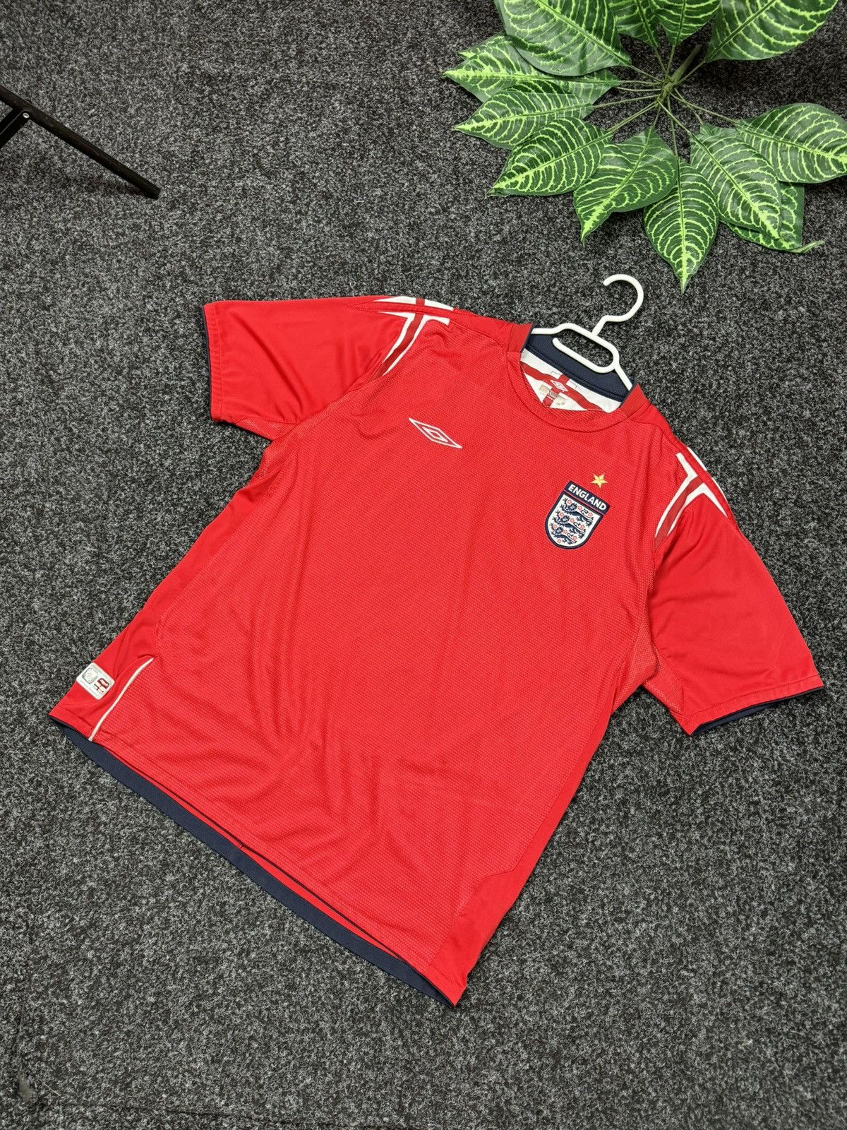 Umbro × Vintage Umbro England 🏴󠁧󠁢󠁥󠁮󠁧󠁿 2004 2006 soccer jersey size L Size US L / EU 52-54 / 3 - 20 Thumbnail