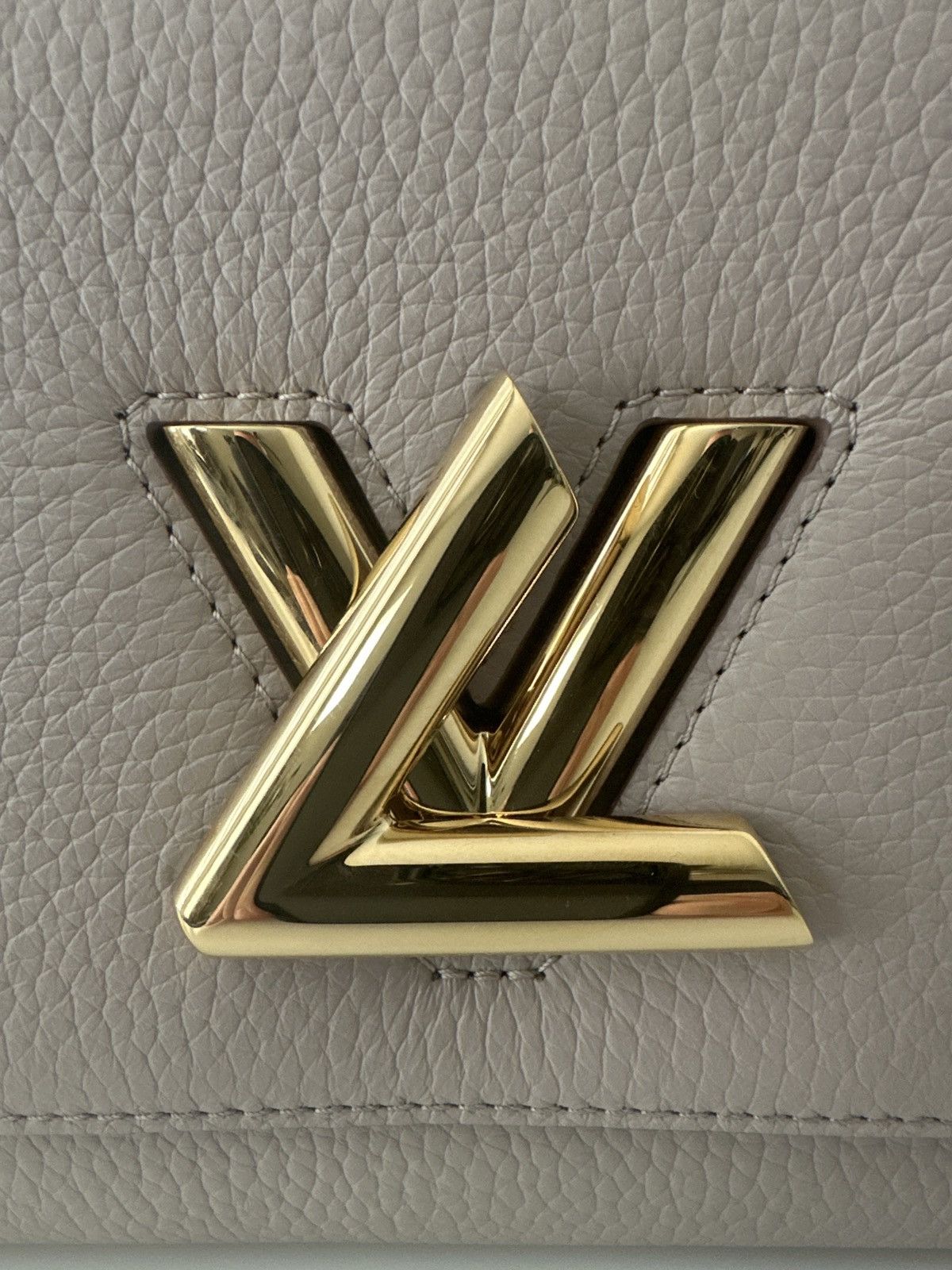 Louis Vuitton Louis Vuitton Twist One Handle PM Size ONE SIZE - 6 Thumbnail