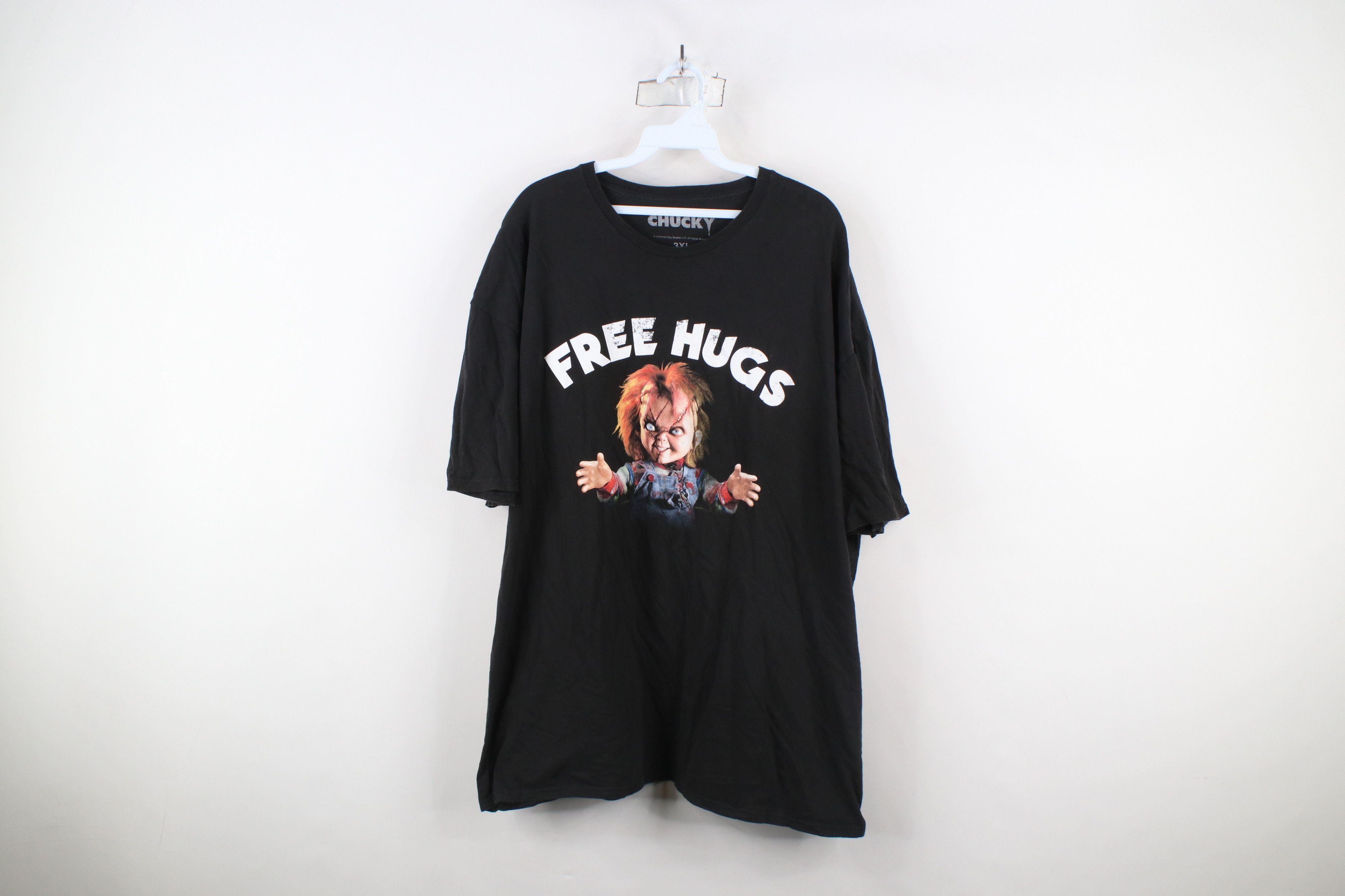 Vintage Vintage Y2K Halloween Chucky Free Hugs Horror Movie T-Shirt Size US XXL / EU 58 / 5 - 1 Thumbnail