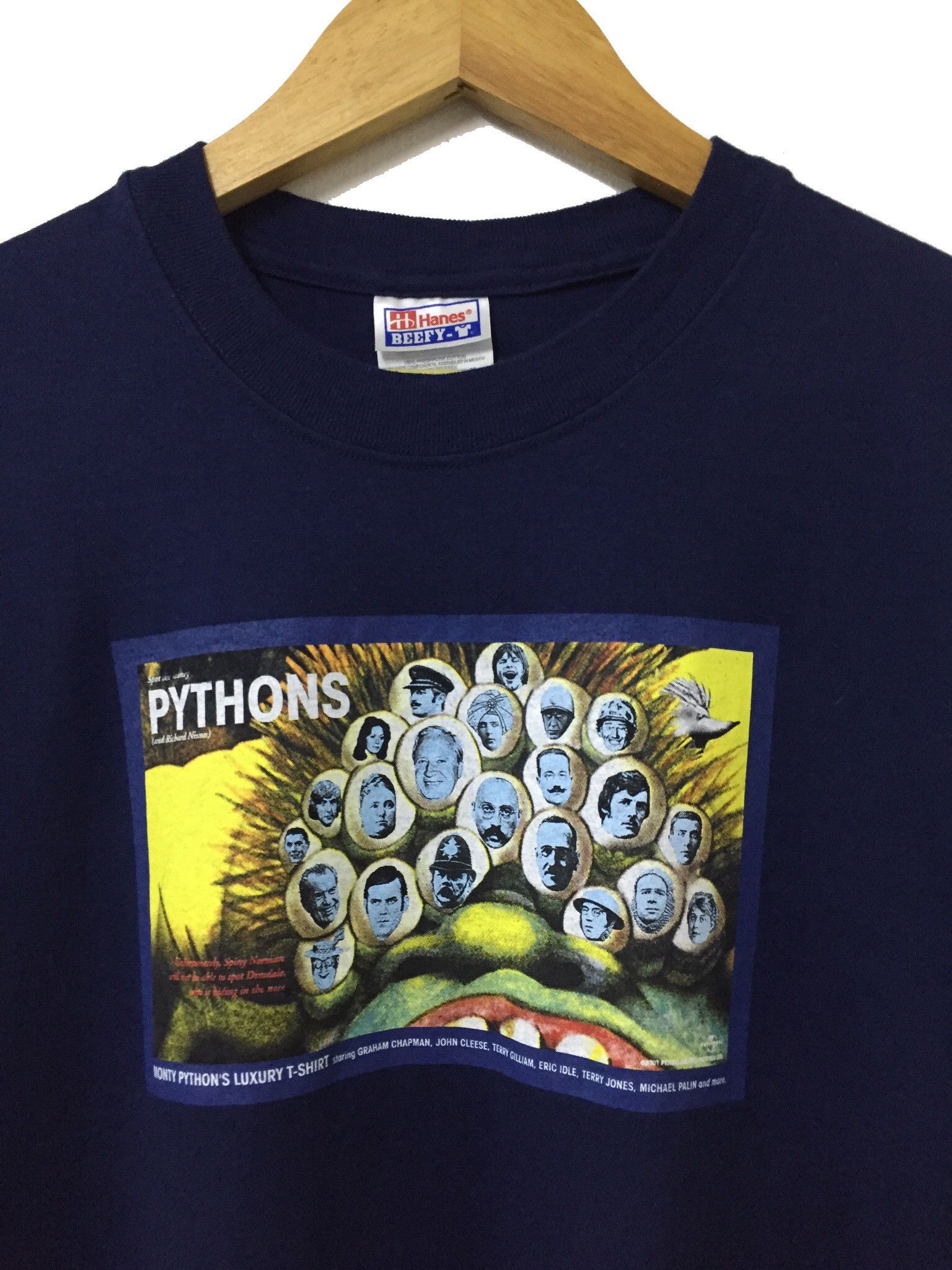 Vintage VINTAGE 00s MONTY PYTHONS AND THE HOLY GRAIL COMEDY TSHIRT Size US M / EU 48-50 / 2 - 3 Thumbnail