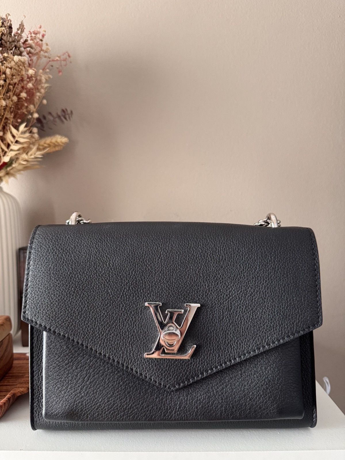 Louis Vuitton My LockMe Chain Bag Size ONE SIZE - 1 Thumbnail