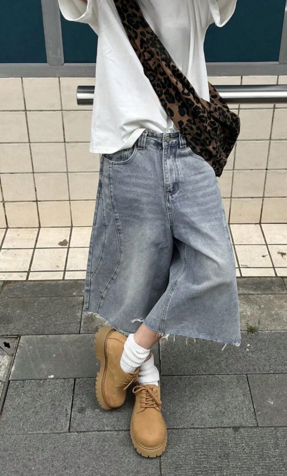 Jean Denim jeans jorts Y2K Drip shorts Size US 35 - 1 Thumbnail