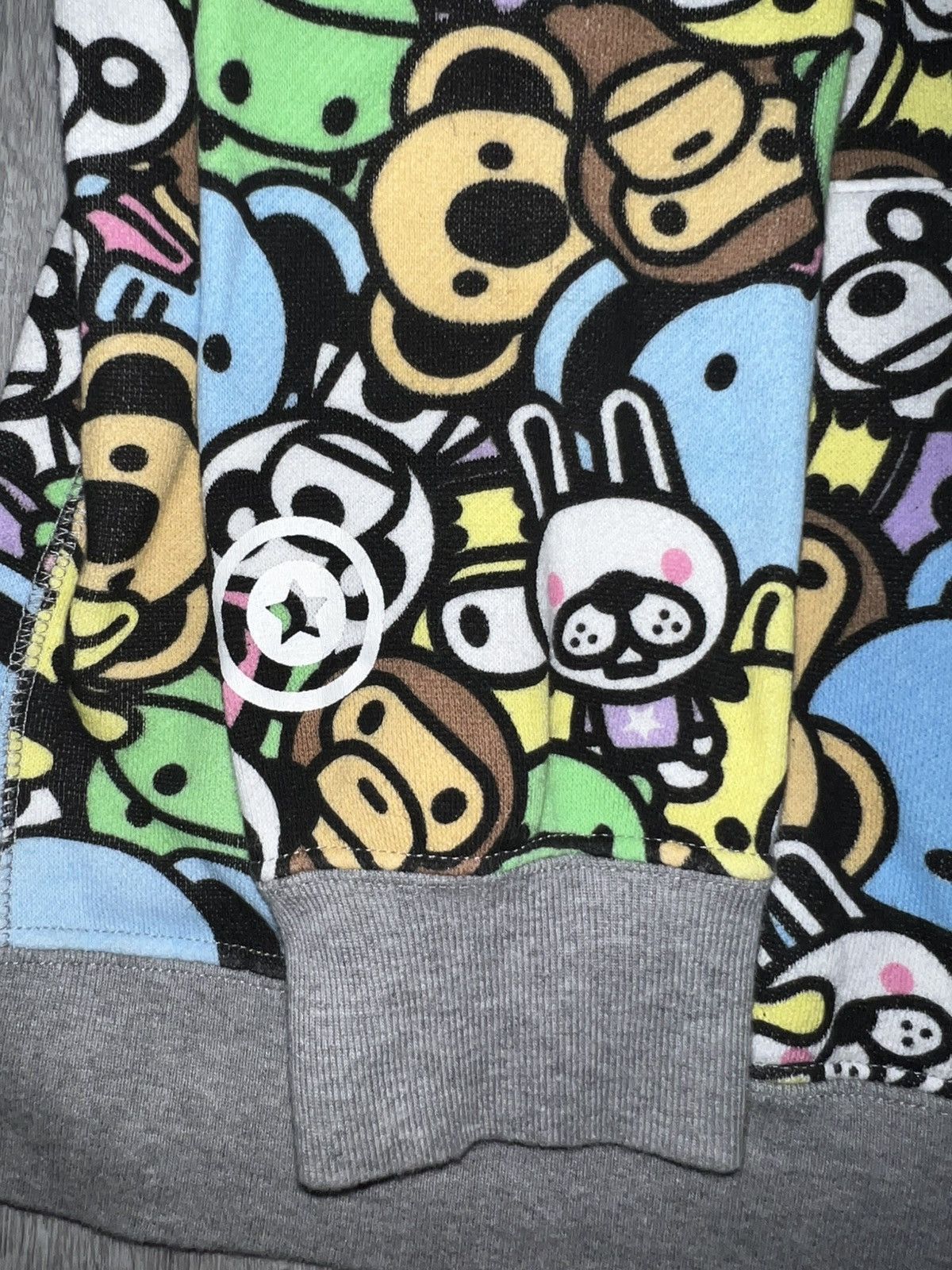 Bape BAPE MILO ALL FRIENDS Shark Full Zip Hoodie Size XS / US 0-2 / IT 36-38 - 5 Thumbnail