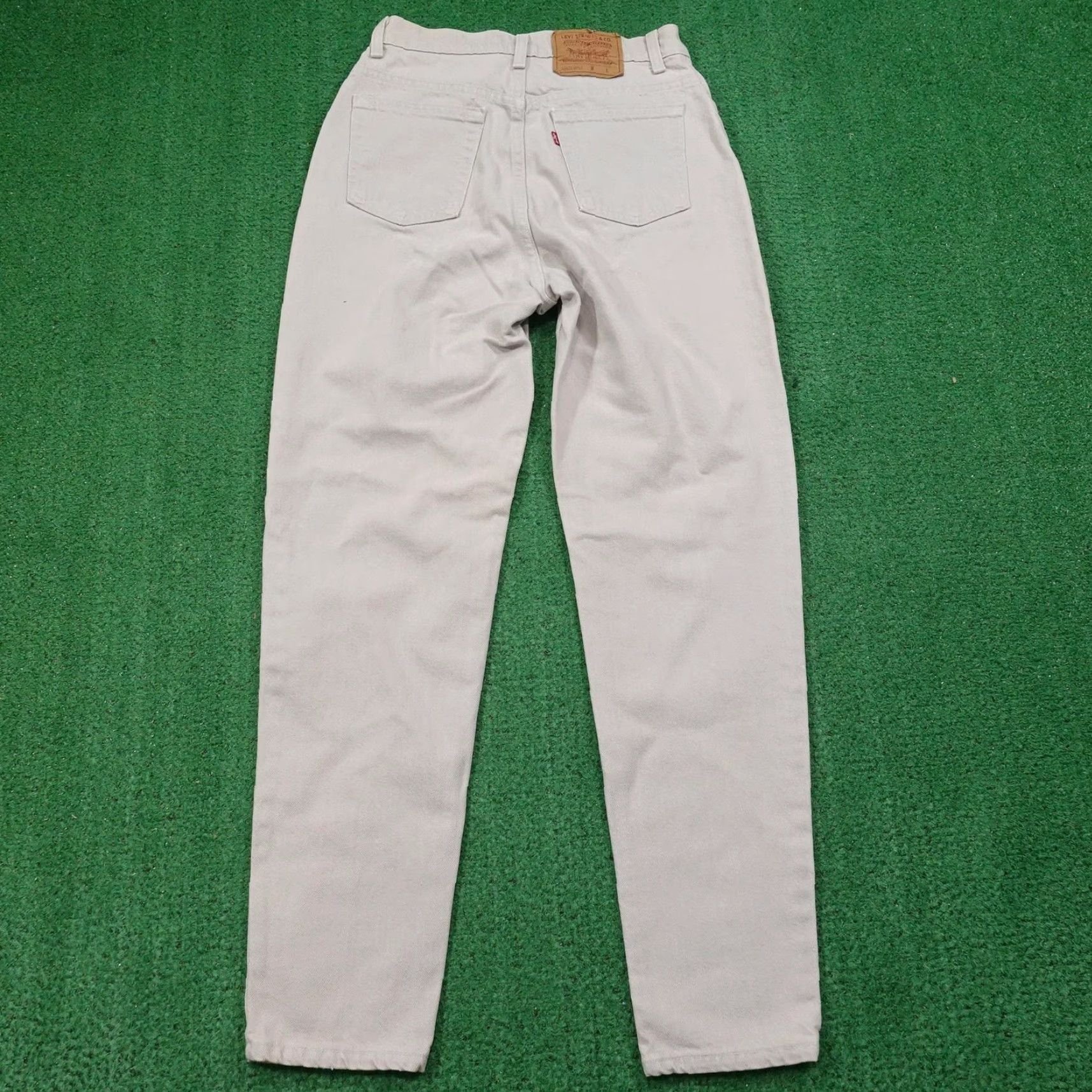 Levi's VINTAGE Levi's Jeans Female 5-Pocket Tapered Gray Denim 28x30 1990s Made in USA Mens/Womens? Size 32" / US 10 / IT 46 - 5 Thumbnail