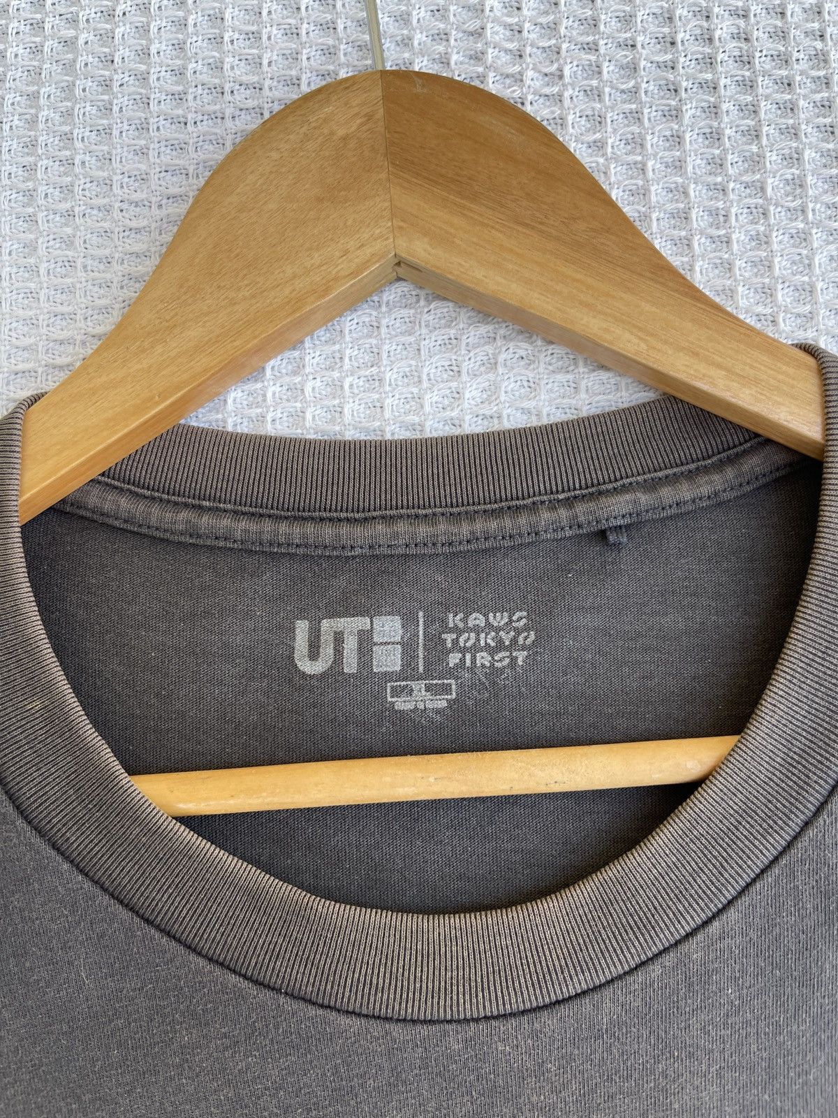 Kaws × Uniqlo Last Drop🔥Rare🔥SUN FADED Japanese KAWS Tokyo First Tee Size US XL / EU 56 / 4 - 8 Thumbnail