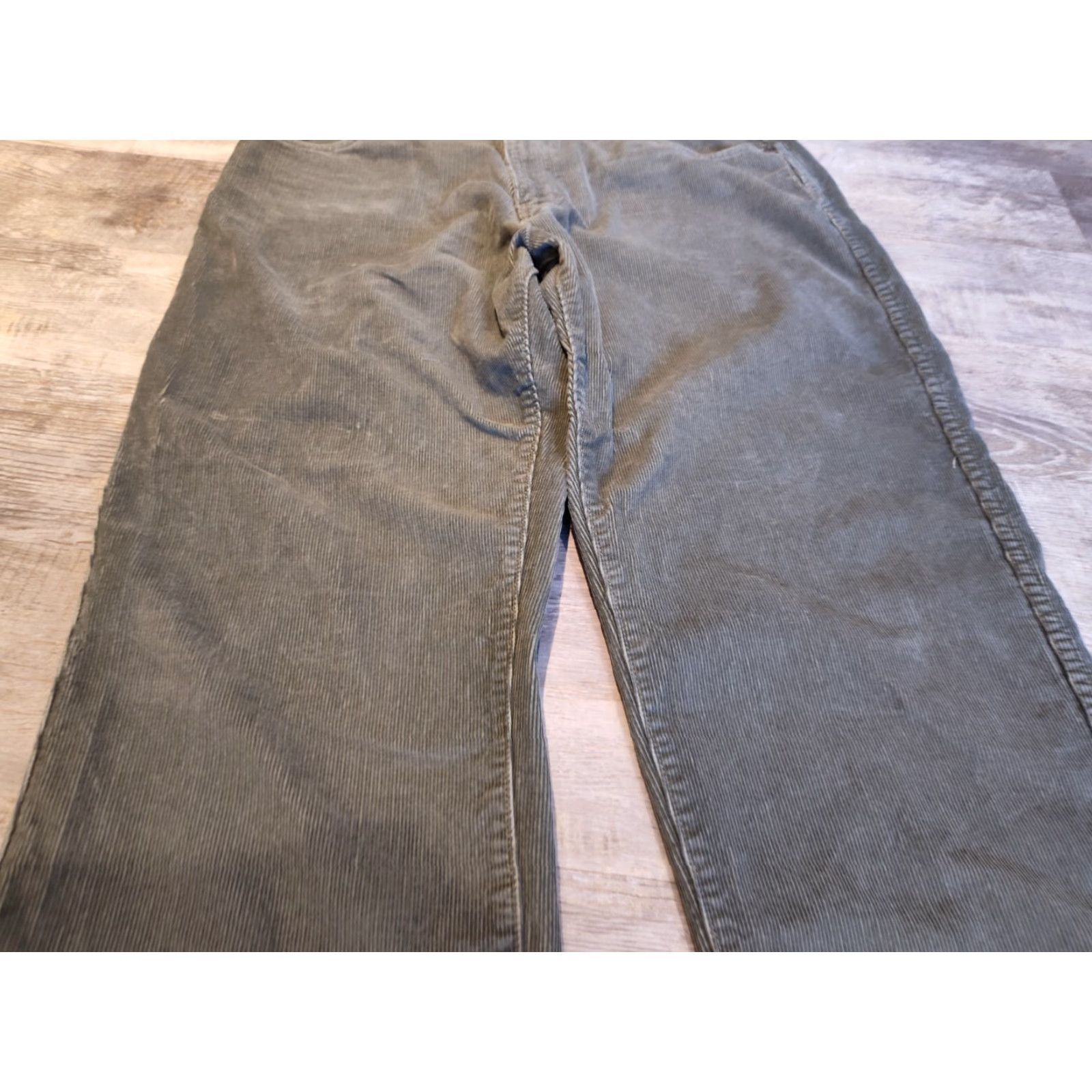 Vintage LL Bean Men’s Green Corduroy Pants Regular 38x30 Khakis Straight Front 0A Comfort Waist Button Zip Size US 38 / EU 54 - 3 Thumbnail