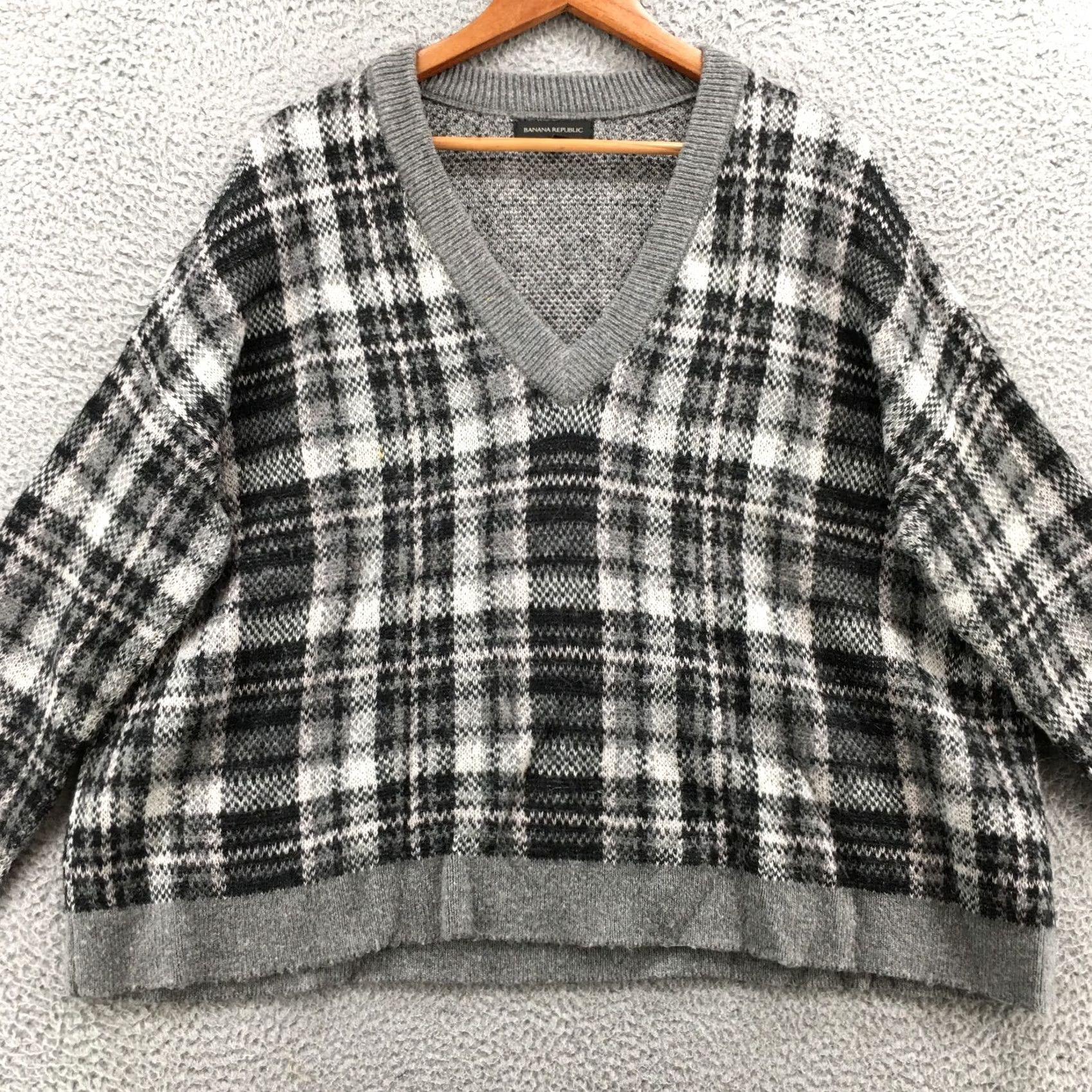 Banana Republic Banana Republic Knitted Sweater Womens L Gray Plaid Pullover Long Sleeve V-Neck Adult Regular Size Size L / US 10 / IT 46 - 2 Thumbnail