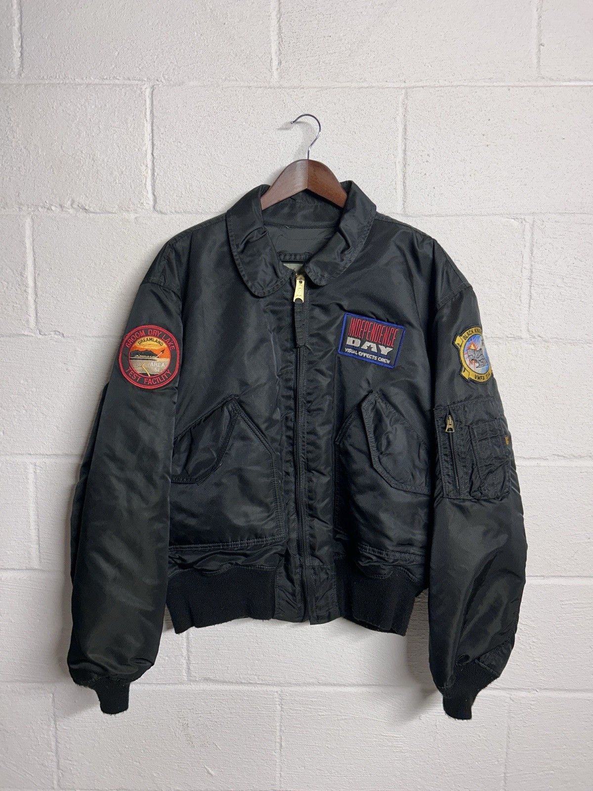 Alpha Industries VTG 1995 Independence Day 4 Movie Visual Effects Crew Jacket Size US XL / EU 56 / 4 - 1 Thumbnail
