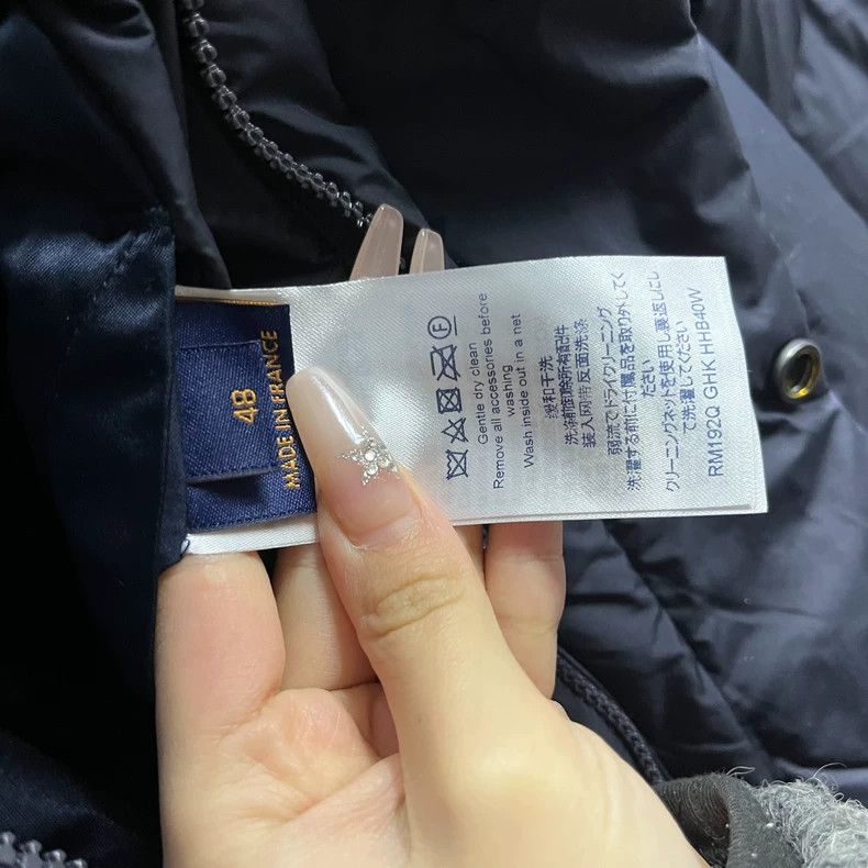 Louis Vuitton Louis Vuitton Dark blue bread tag down jacket 2502-Nextarr Size US M / EU 48-50 / 2 - 4 Thumbnail