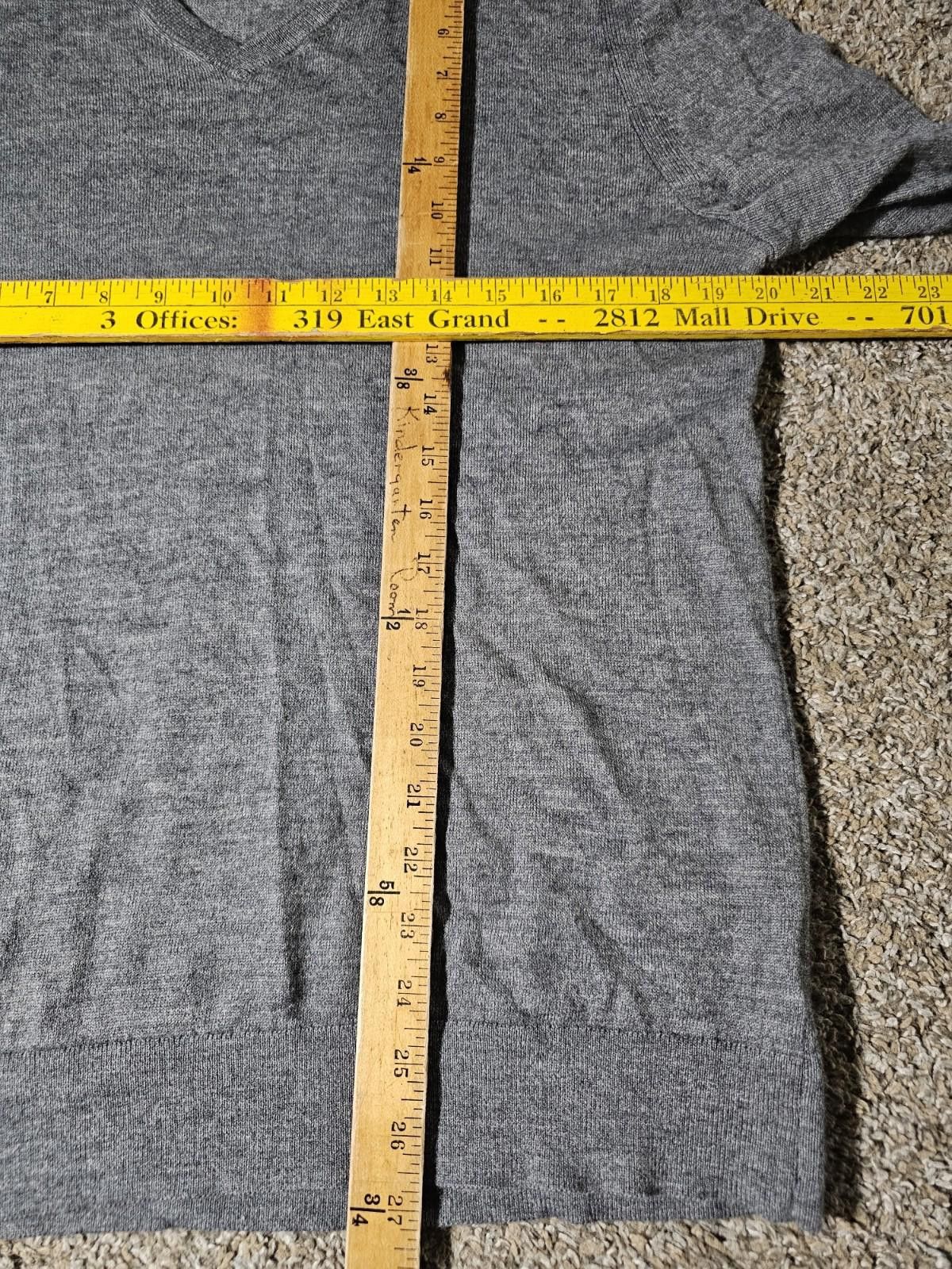 Express Express Men's Vneck Sweater Size L Merino Wool Blend Gray Size US L / EU 52-54 / 3 - 4 Thumbnail