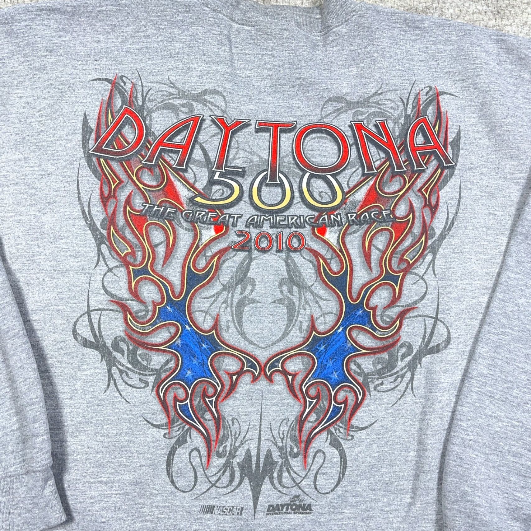 Gildan VINTAGE Daytona 500 Sweatshirt Men XL Gray Crewneck Gildan Logo 90s Retro Classic Nascar Tattoo Pullover Knit Sweatshirt Size US XL / EU 56 / 4 - 3 Thumbnail