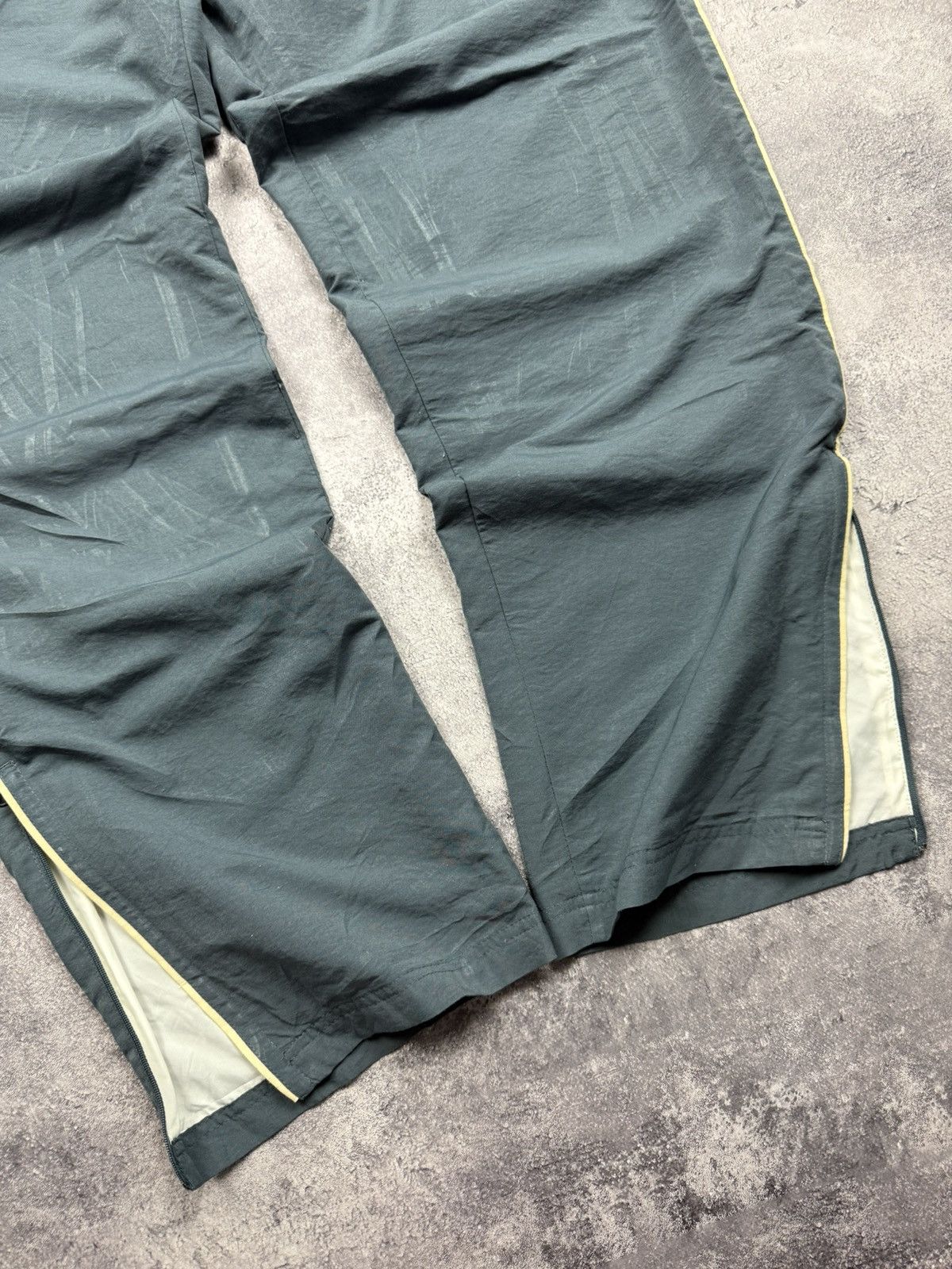 Nike Nike Vintage Track Pants Swoosh Y2K Baggy Sweatpants Hype Size US 36 / EU 52 - 21 Thumbnail