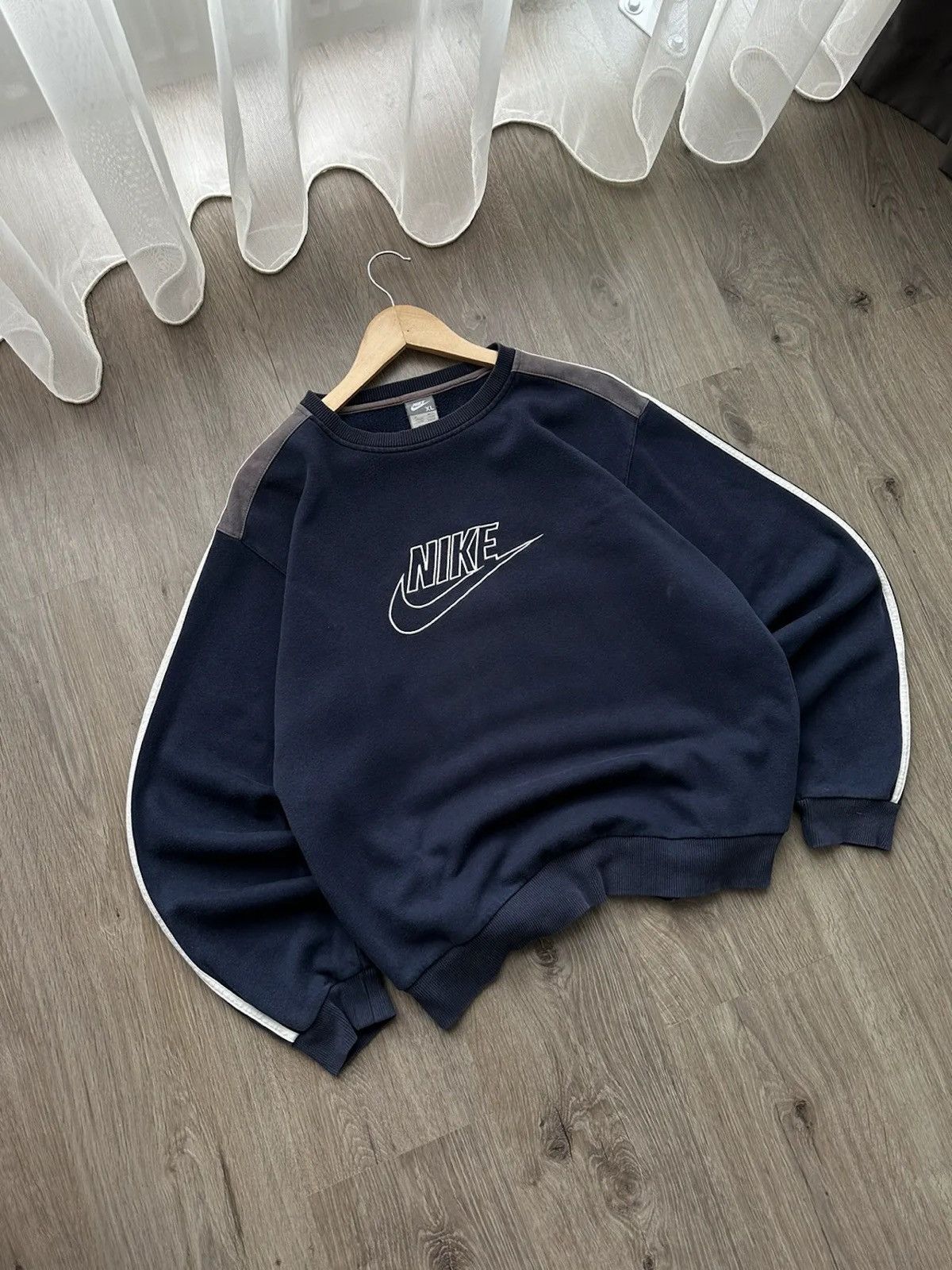 navy nike vintage sweatshirt