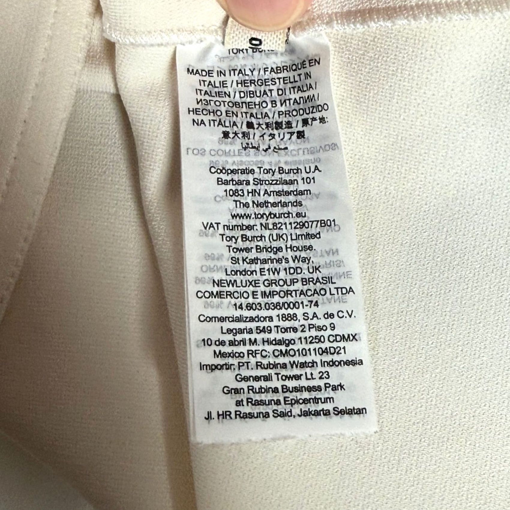 Tory Burch Tory Burch Cream Button-Up Shirt Blouse Made in Italy Sz 10 Careerwear Designer Women Ivy Ivory Button Solid Long Sleeve Collared Pockets Classic Fit Size L / US 10 / IT 46 - 5 Thumbnail