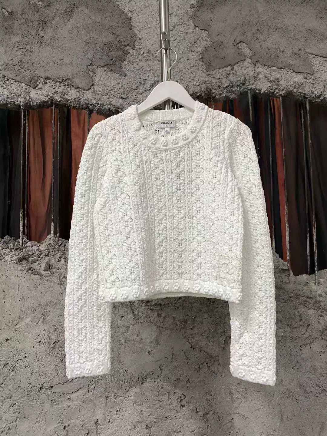 Chanel Chanel White Camellia Knit Sweater Size XS / US 0-2 / IT 36-38 - 1 Thumbnail
