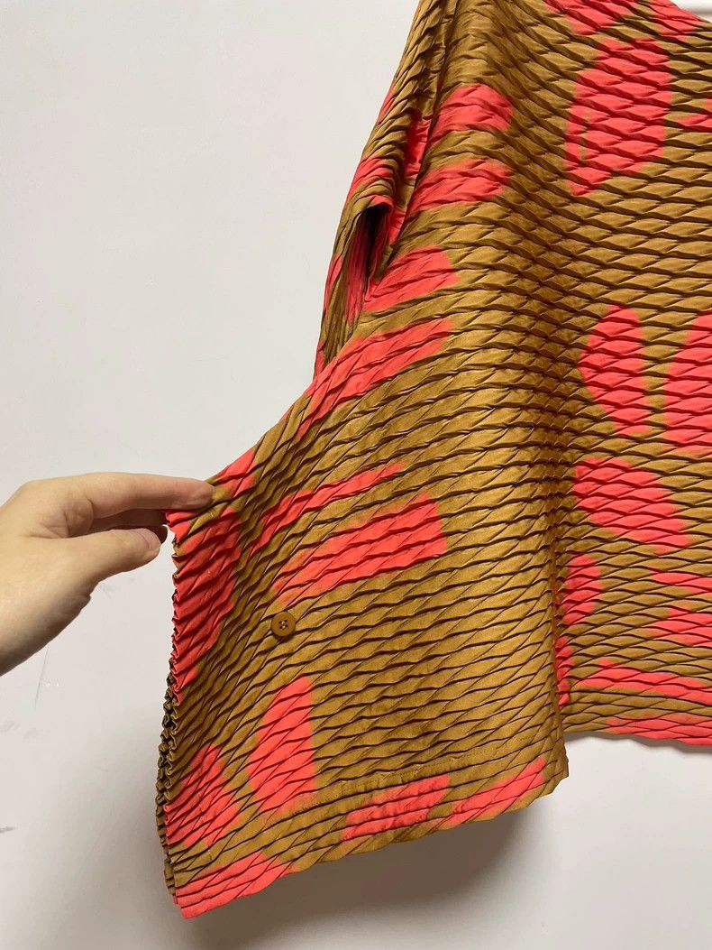 Issey Miyake Issey Miyake Brown fish-scale top Size M / US 6-8 / IT 42-44 - 2 Thumbnail