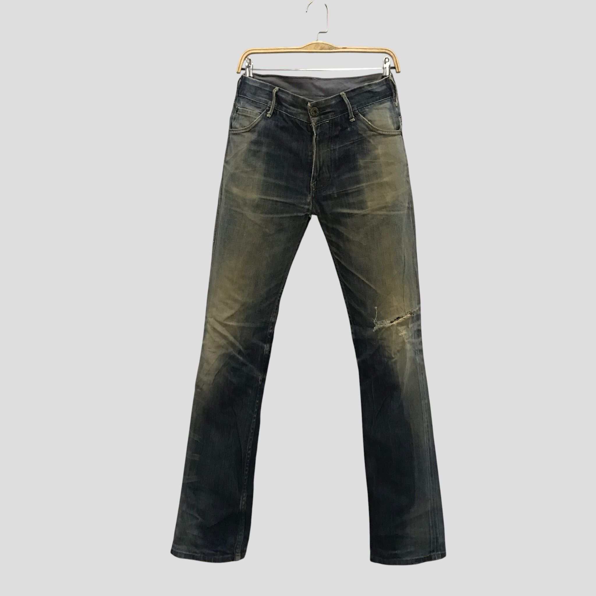 Levi's Vintage Levi’s Distressed Faded Indigo Rugged Stone Washed Size US 33 - 1 Thumbnail