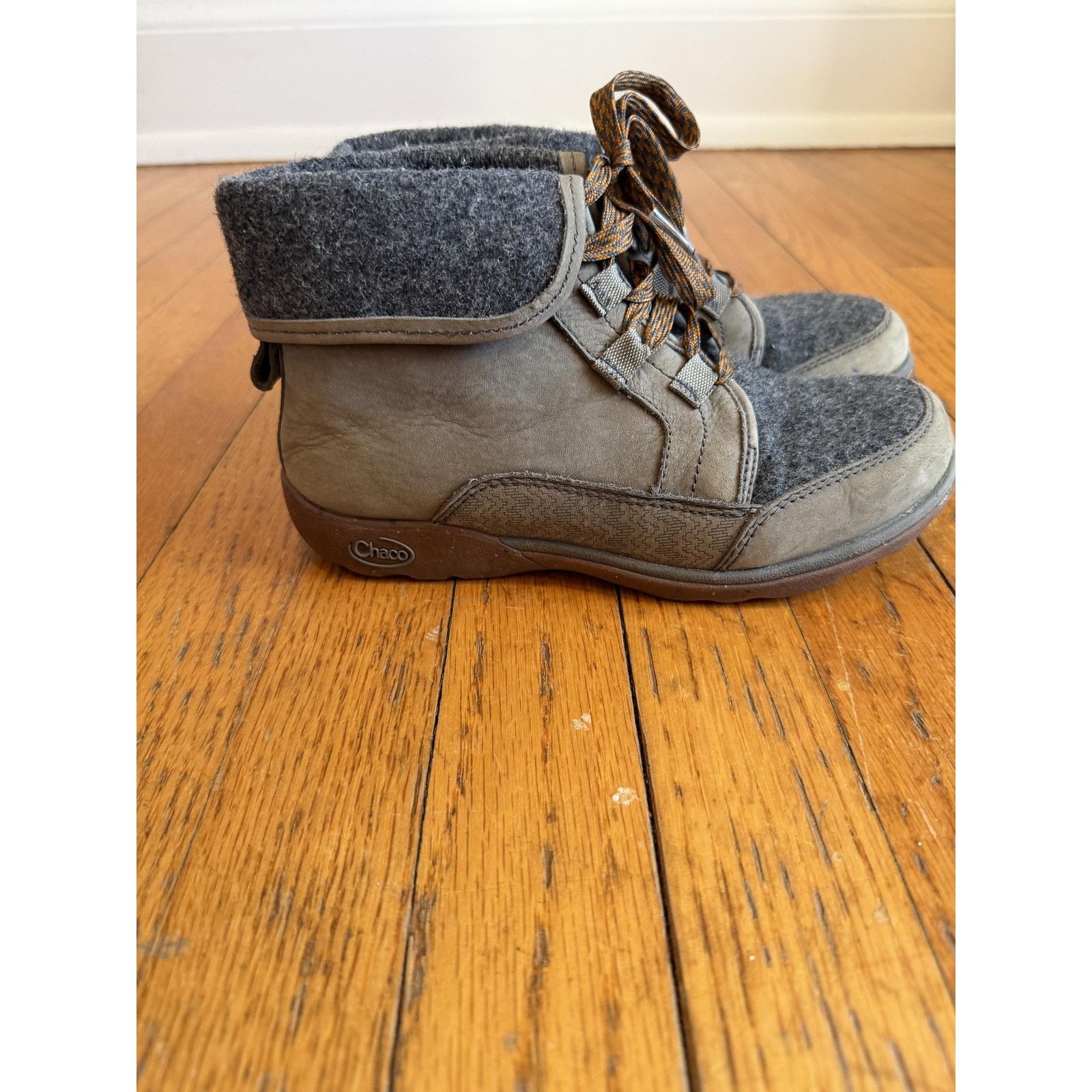 Chaco Chaco Boots Size 6 Barbary Gray Leather Wool Lined Lace Up Size US 6 / IT 36 - 2 Thumbnail