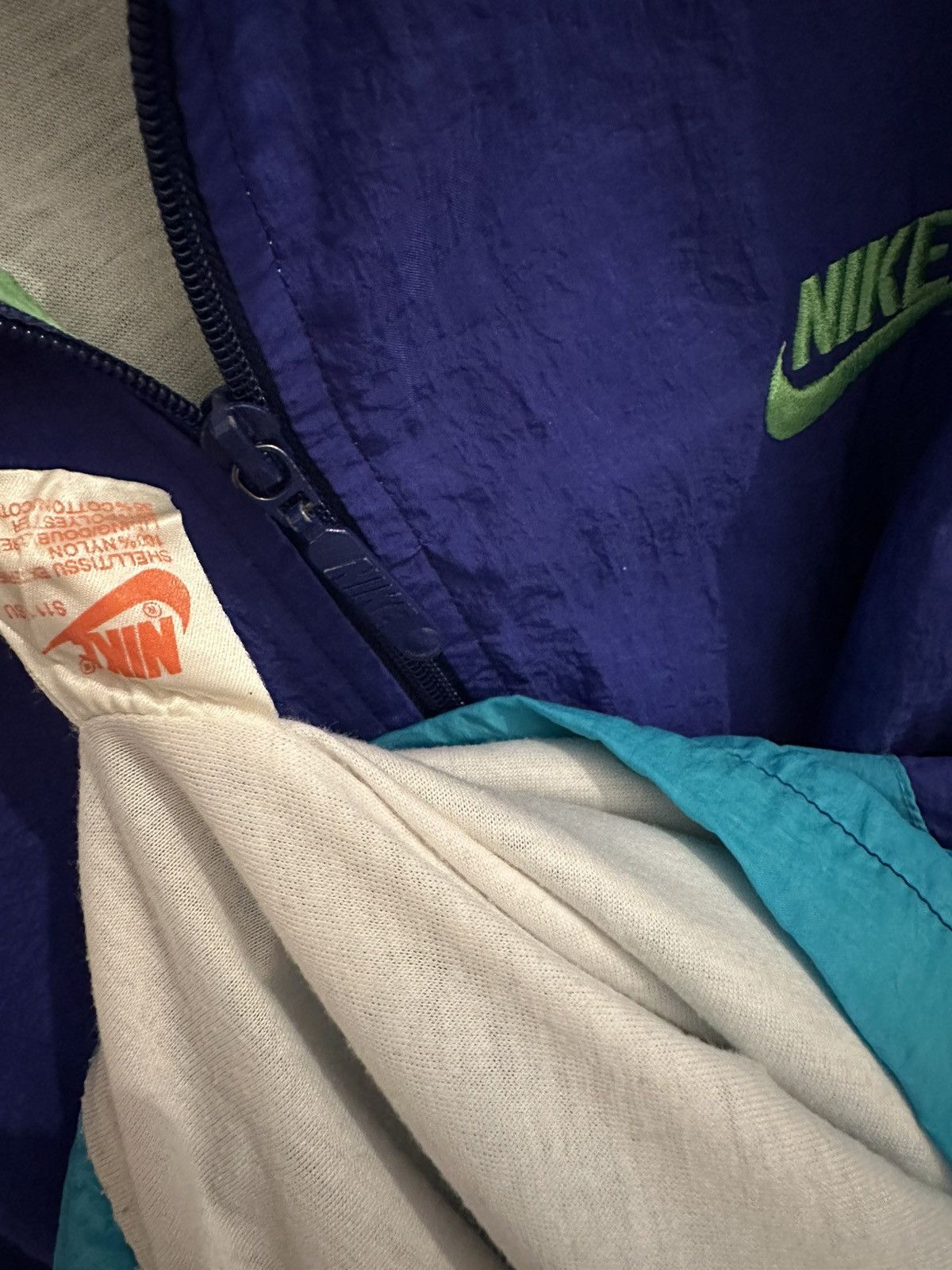 Nike Nike Jacket Windbreaker Size M Vintage Jacke Retro Size US M / EU 48-50 / 2 - 11 Thumbnail