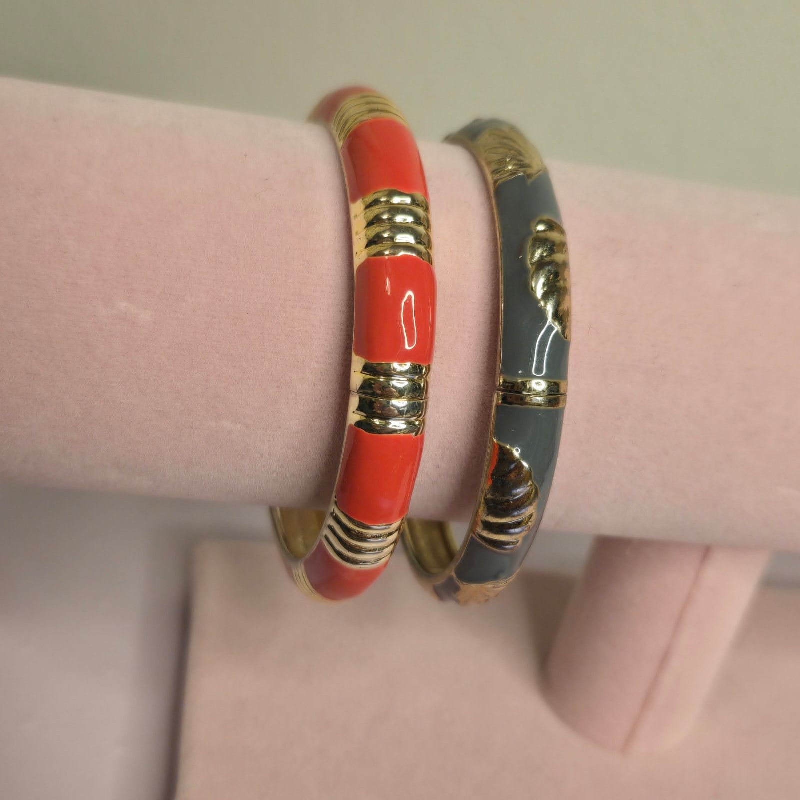 GOLDSIGN Coral & Grey Sequin Enamel Hinged Bangle Bracelets Set Size ONE SIZE - 4 Thumbnail