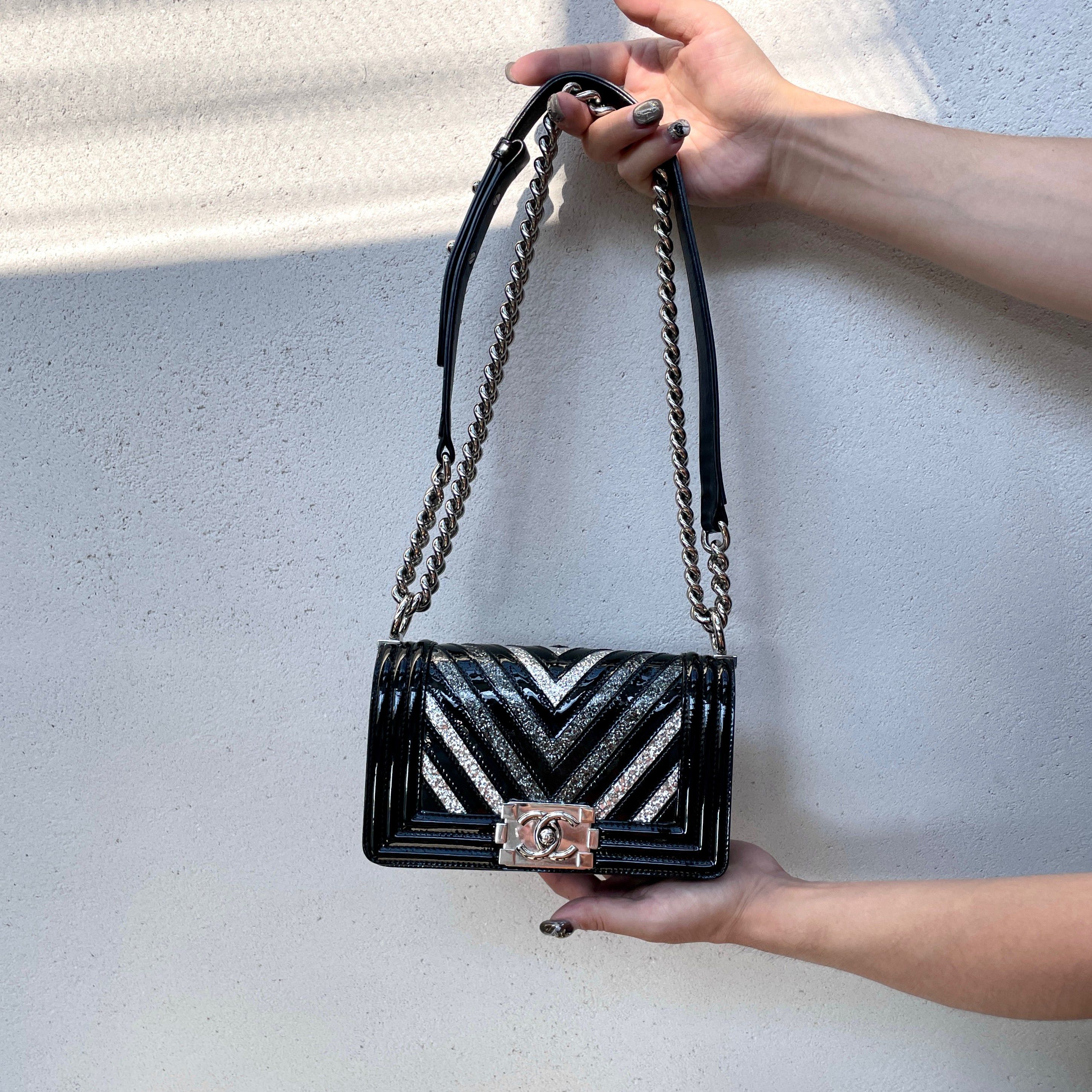 Chanel Chanel Boy V-Stitch Chain Shoulder Bag Size ONE SIZE - 1 Thumbnail