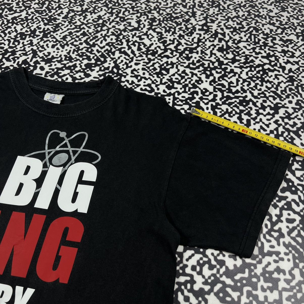 Vintage Vintage Y2K Big Bang Theory Movie Faded Retro Style T-shirt Size US M / EU 48-50 / 2 - 13 Thumbnail
