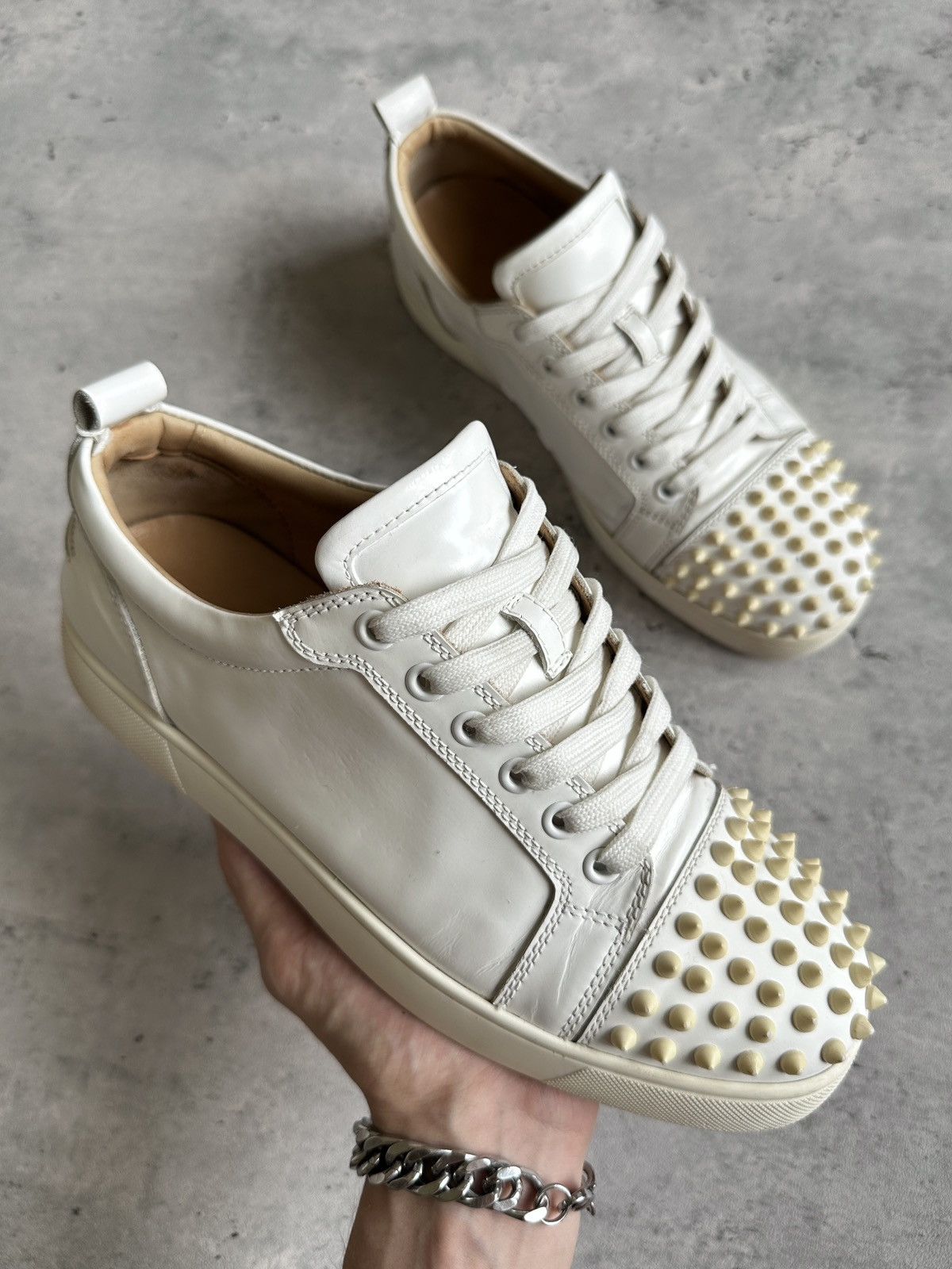 Christian Louboutin LOUIS FLAT CREAM SPIKES LOW TOP Size US 8 / EU 41 - 2 Thumbnail