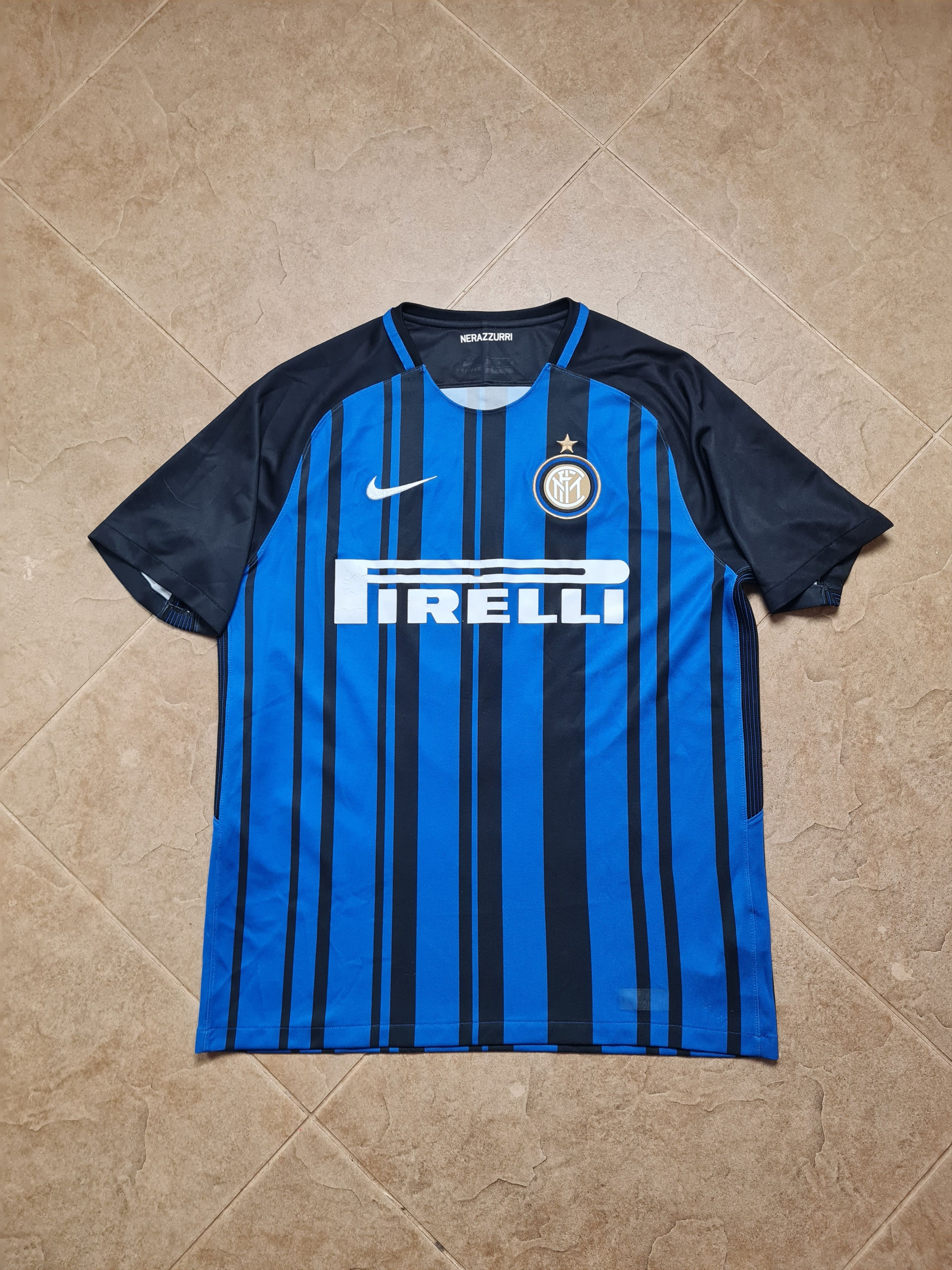 Nike JERSEY NIKE INTER MILAN 2017 2018 ICARDI #9 SHIRT FOOTBALL Size US L / EU 52-54 / 3 - 6 Thumbnail